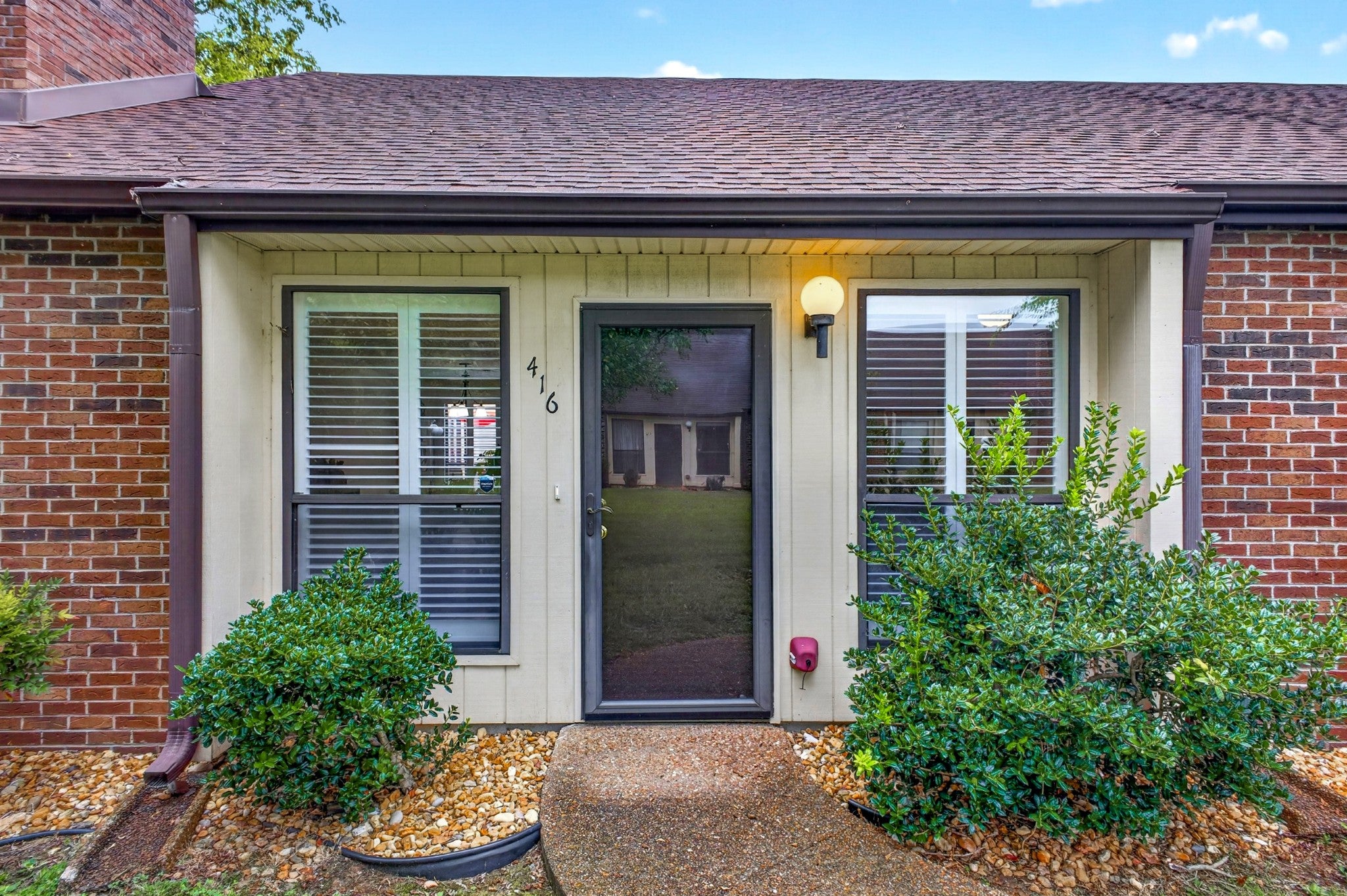 416 Castlewood Ln