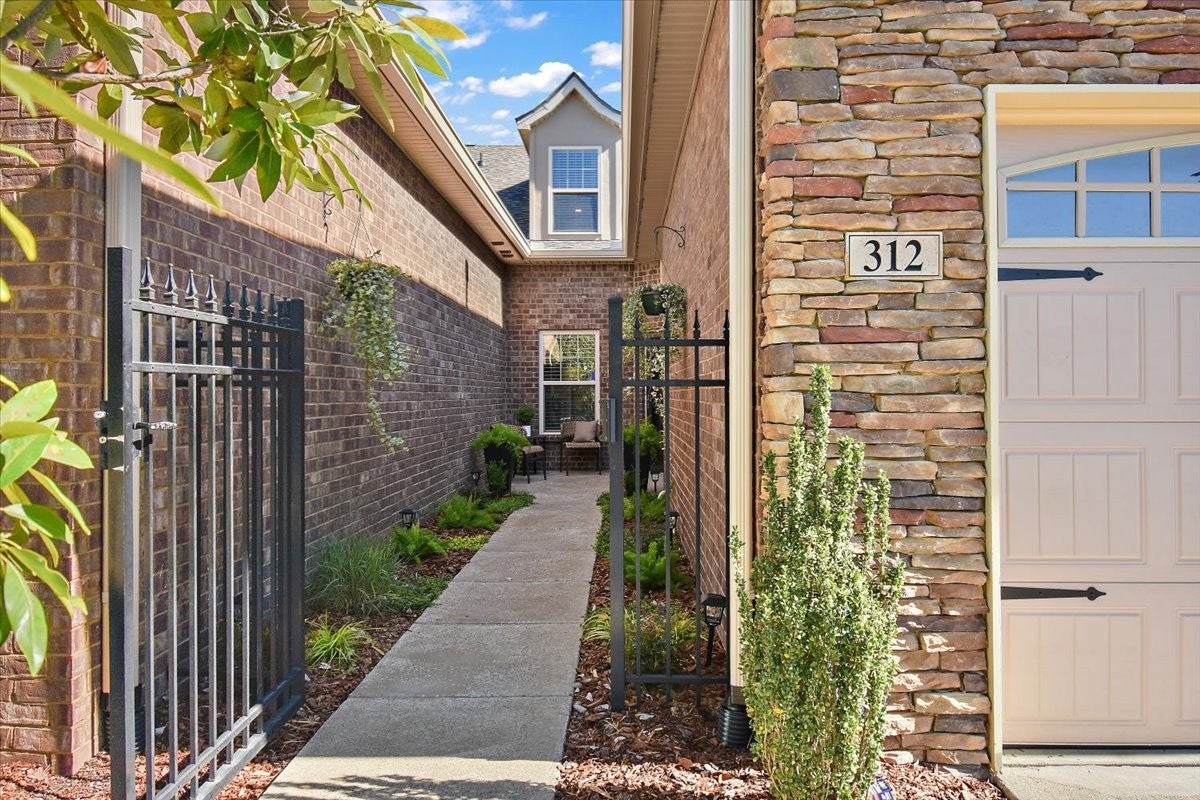 312 Thesing Ct