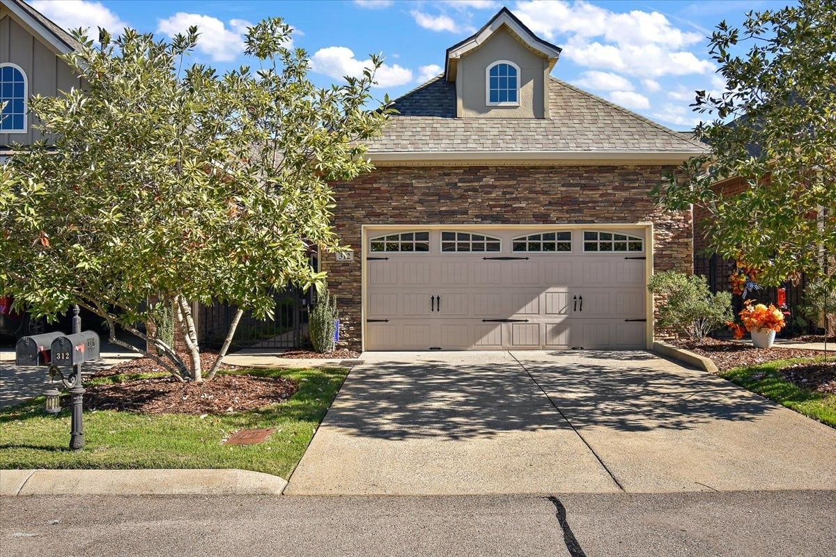 312 Thesing Ct