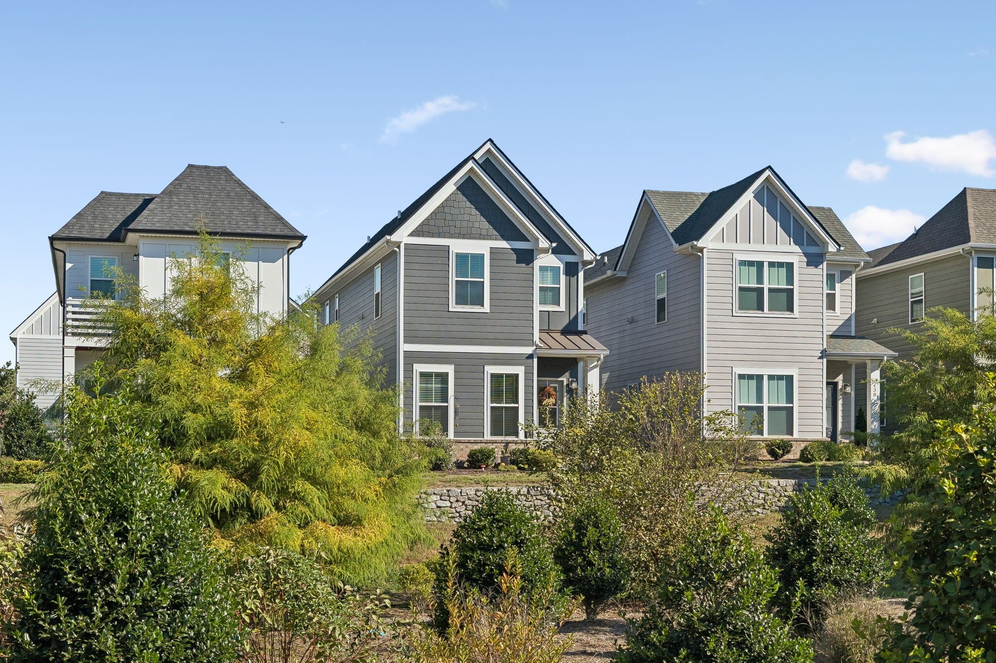 442 Queen Ln