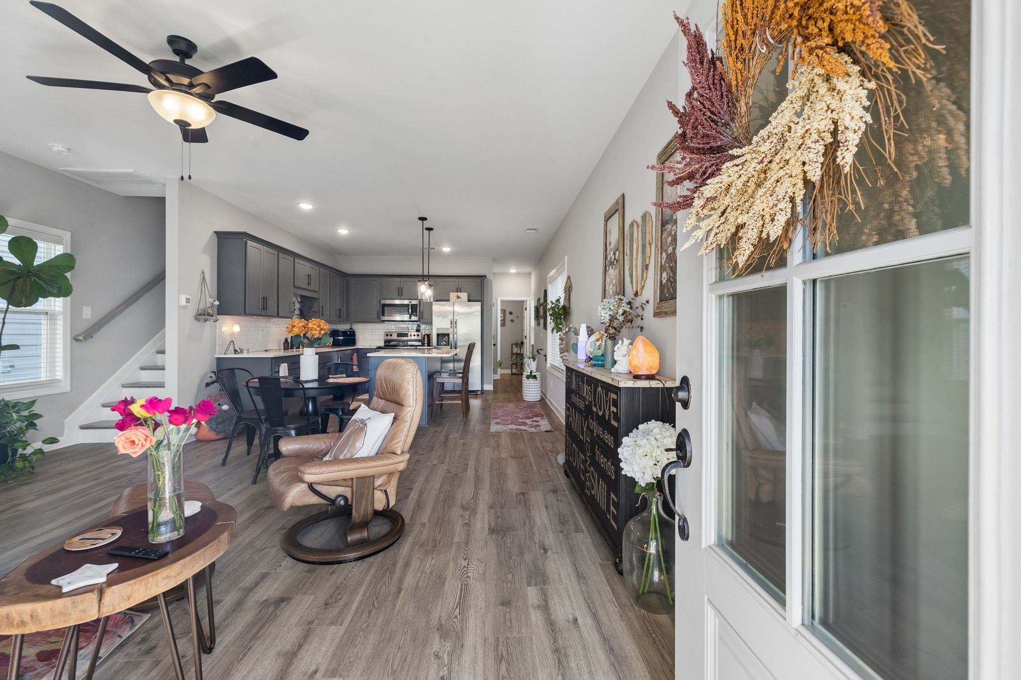 442 Queen Ln