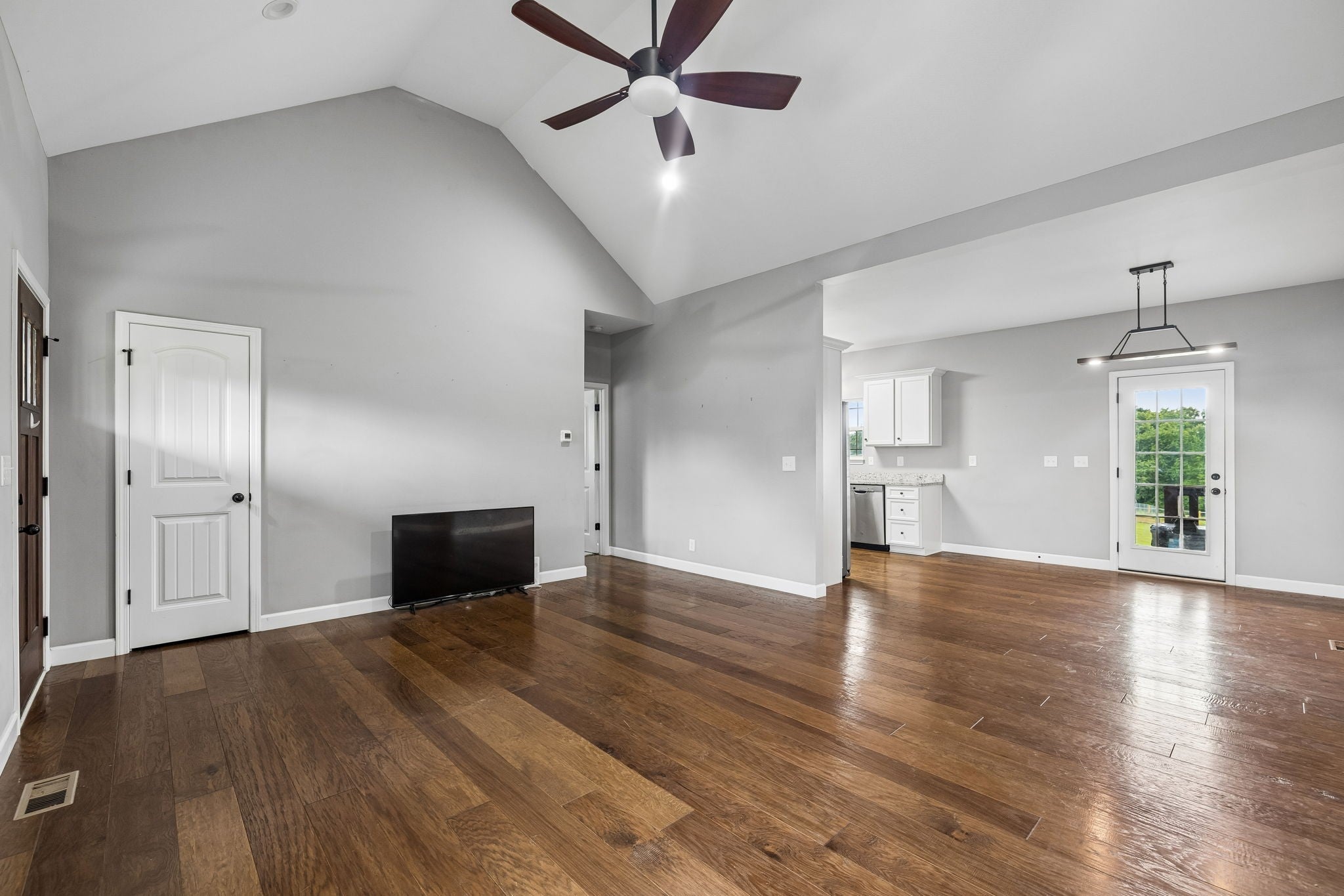 809 Hooper Rd