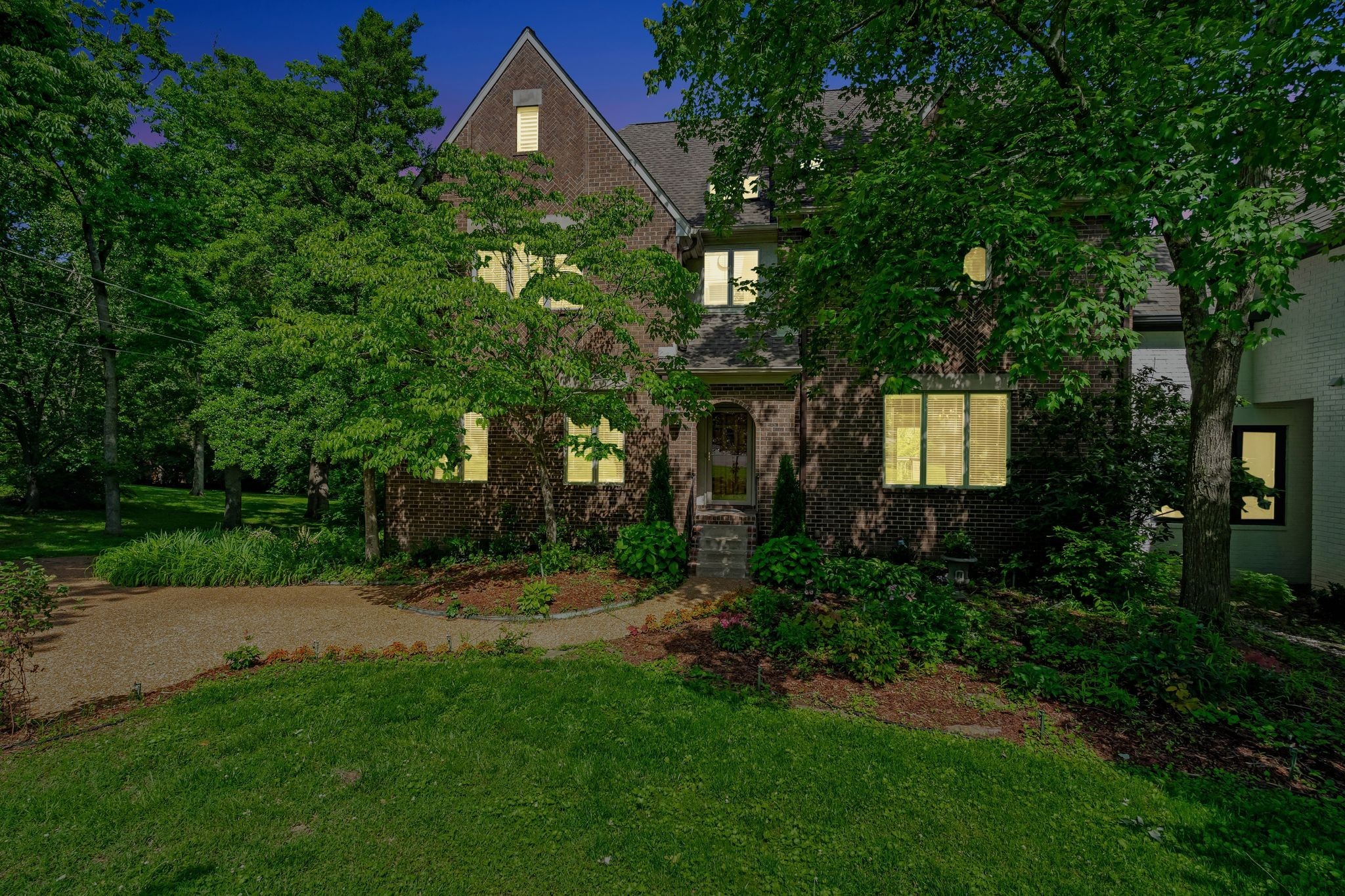 3512 Stokesmont Rd