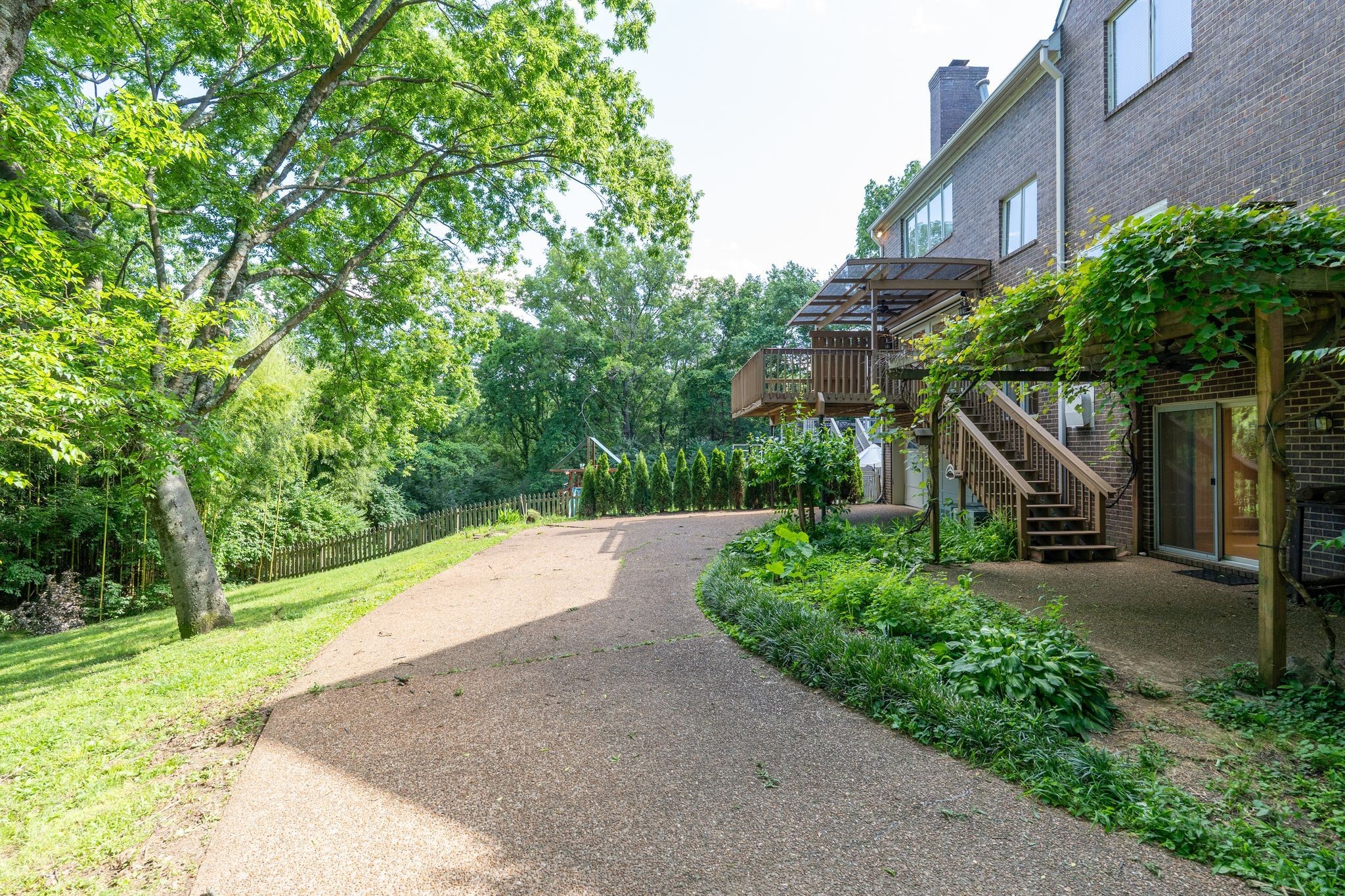3512 Stokesmont Rd