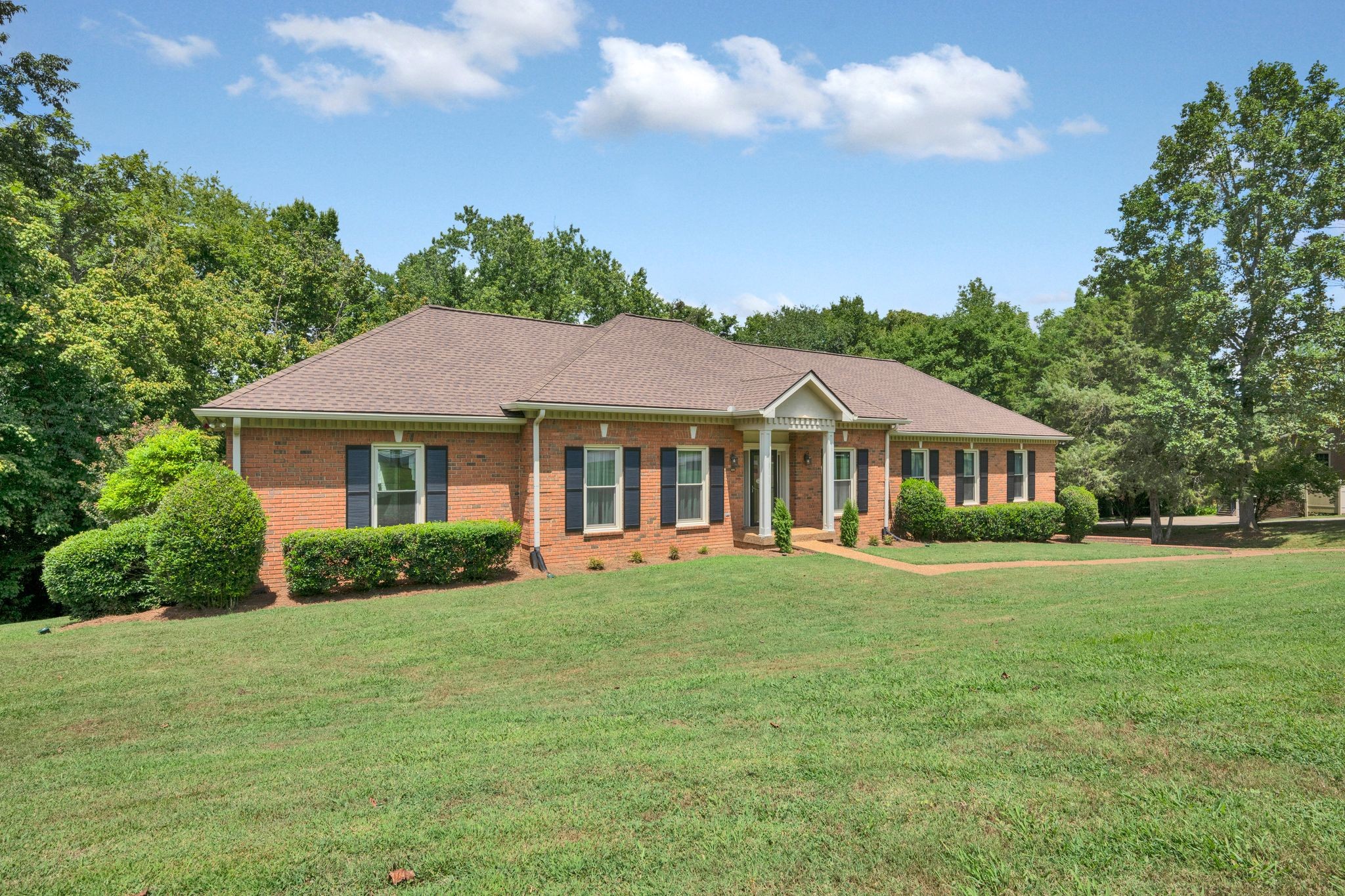 2204 Oakwood Ct