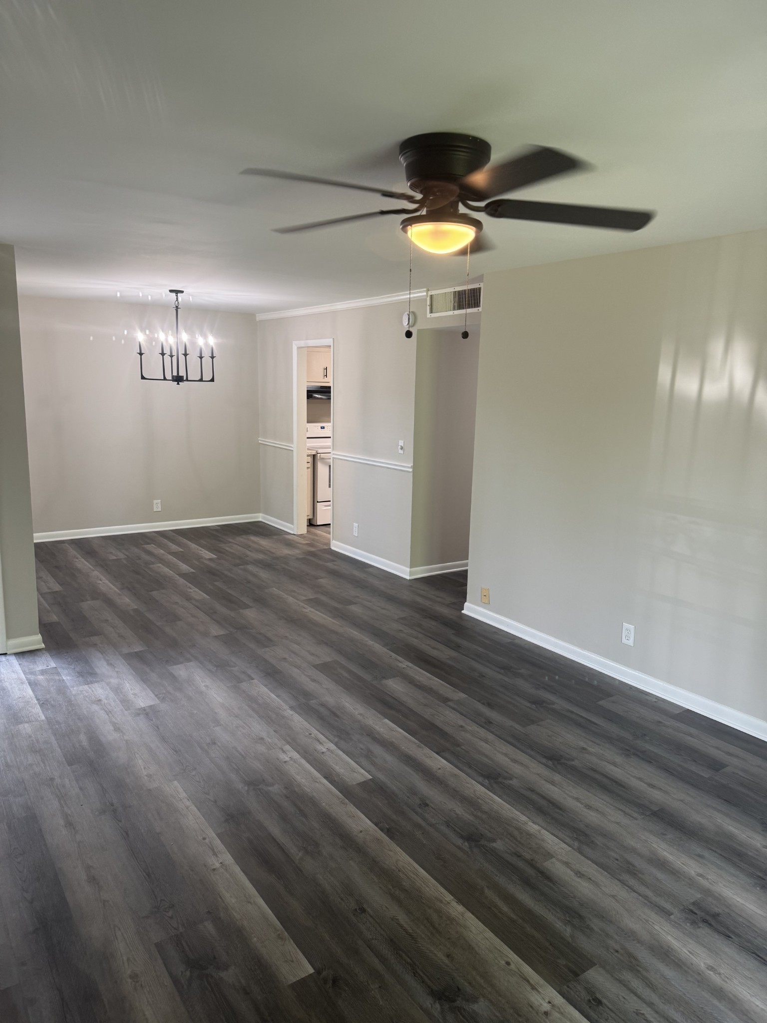 555 N DuPont Ave E103