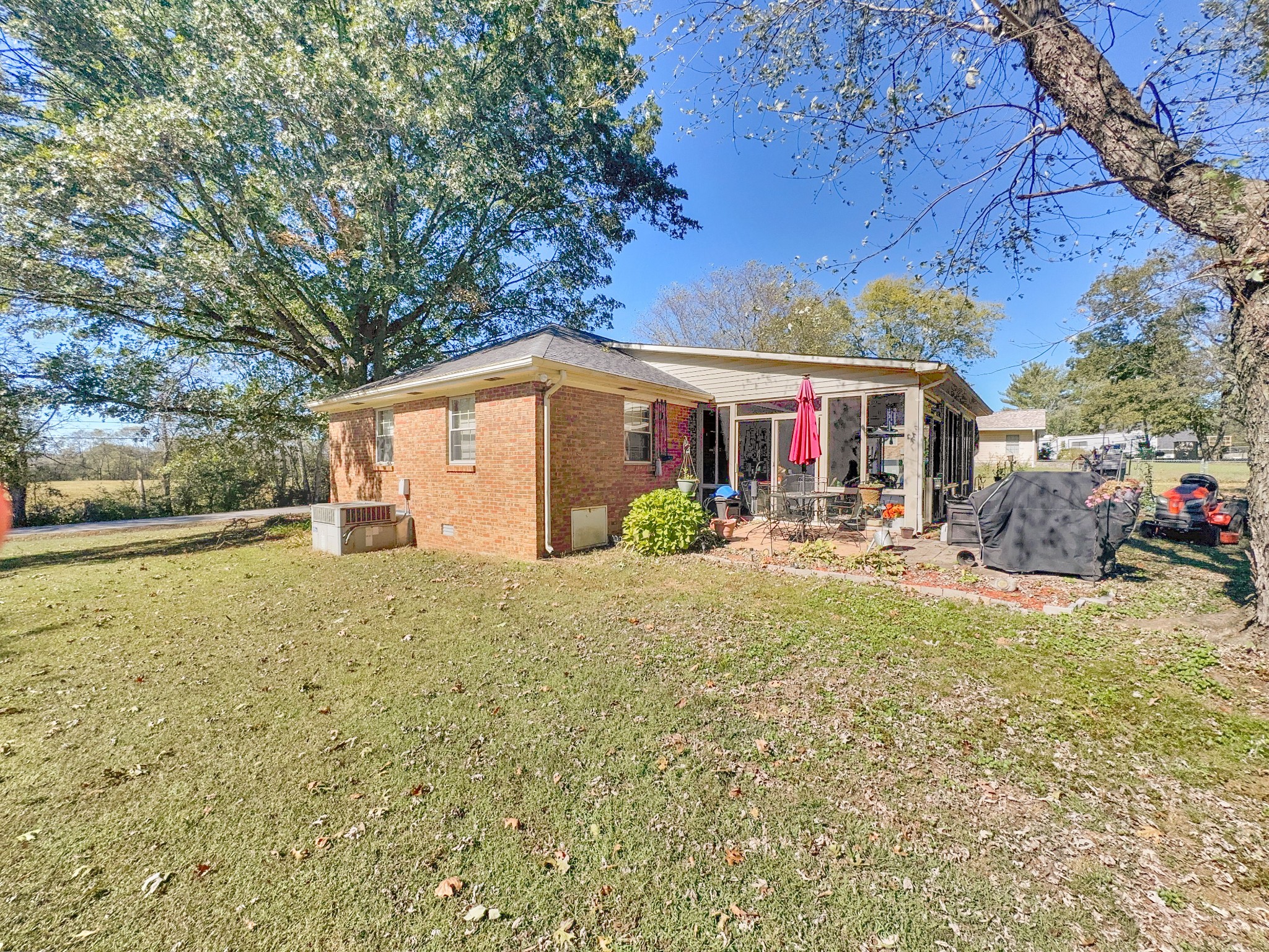 300 Greenfield Ln
