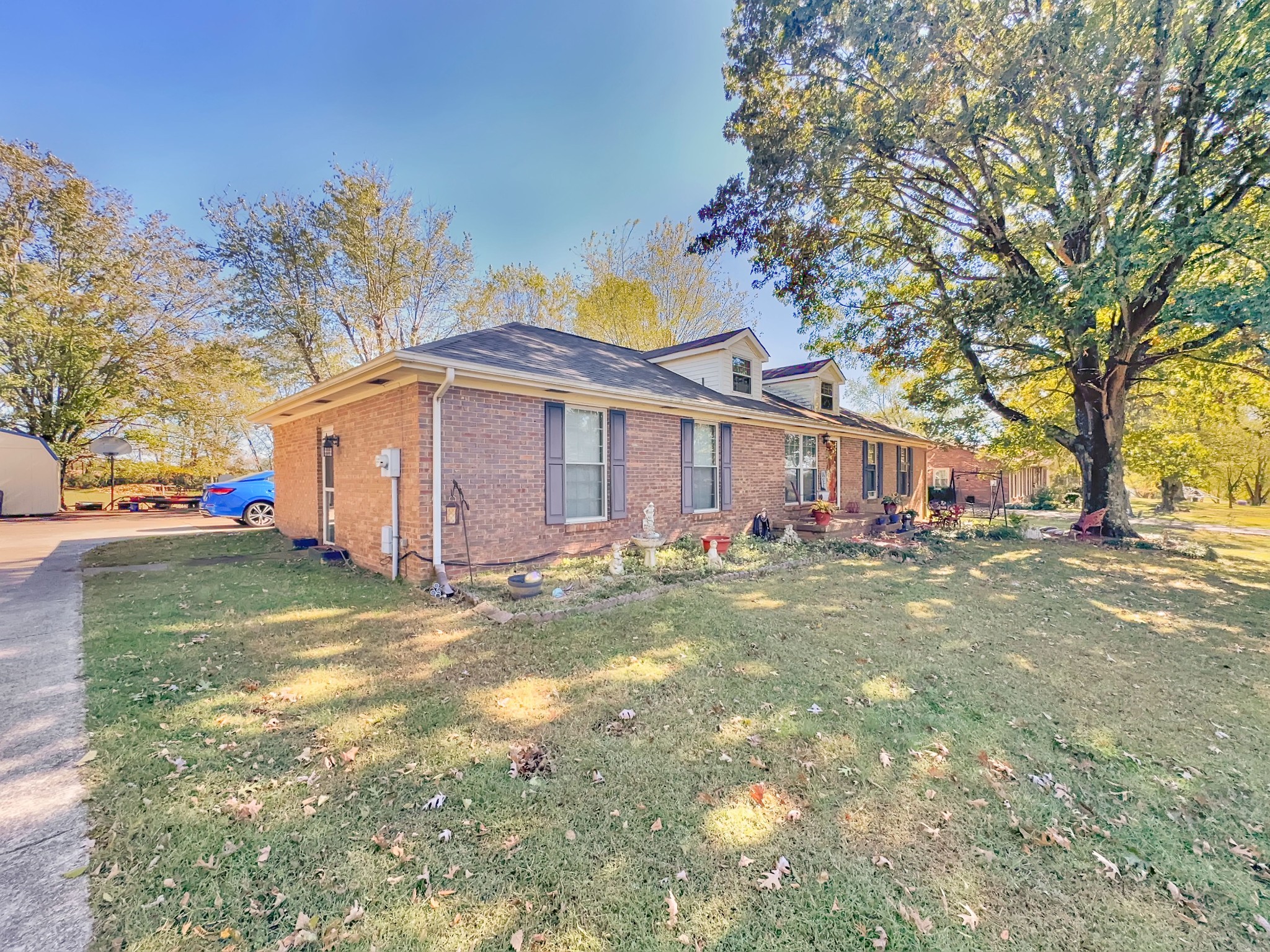 300 Greenfield Ln