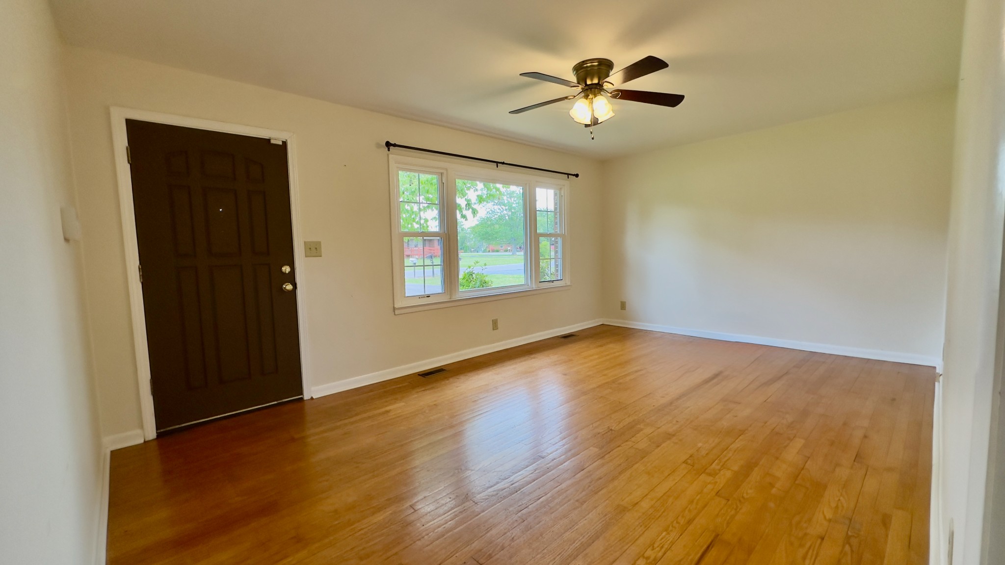 805 Fairlane Cir - Photo 3