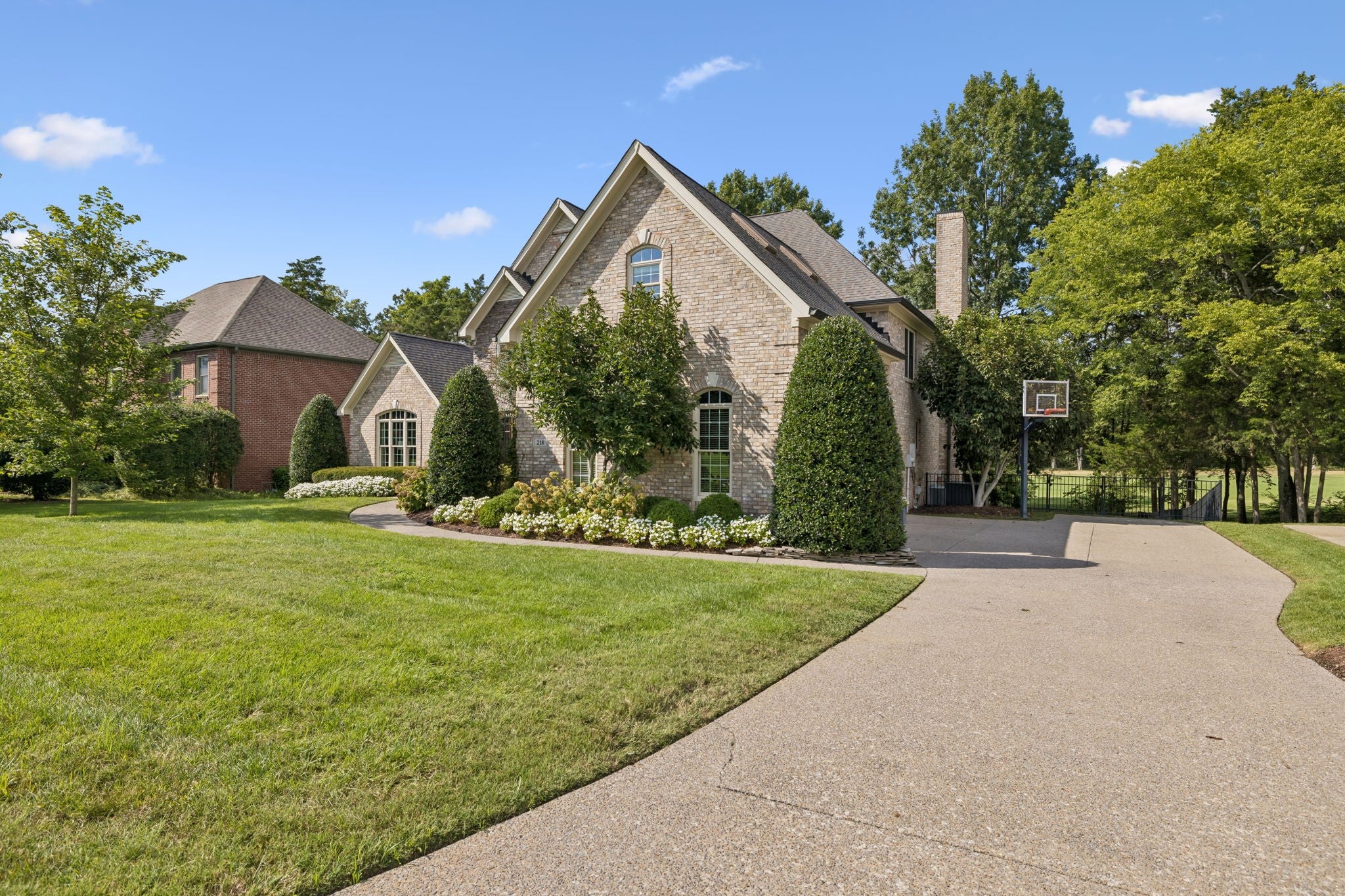 218 Gardenridge Dr