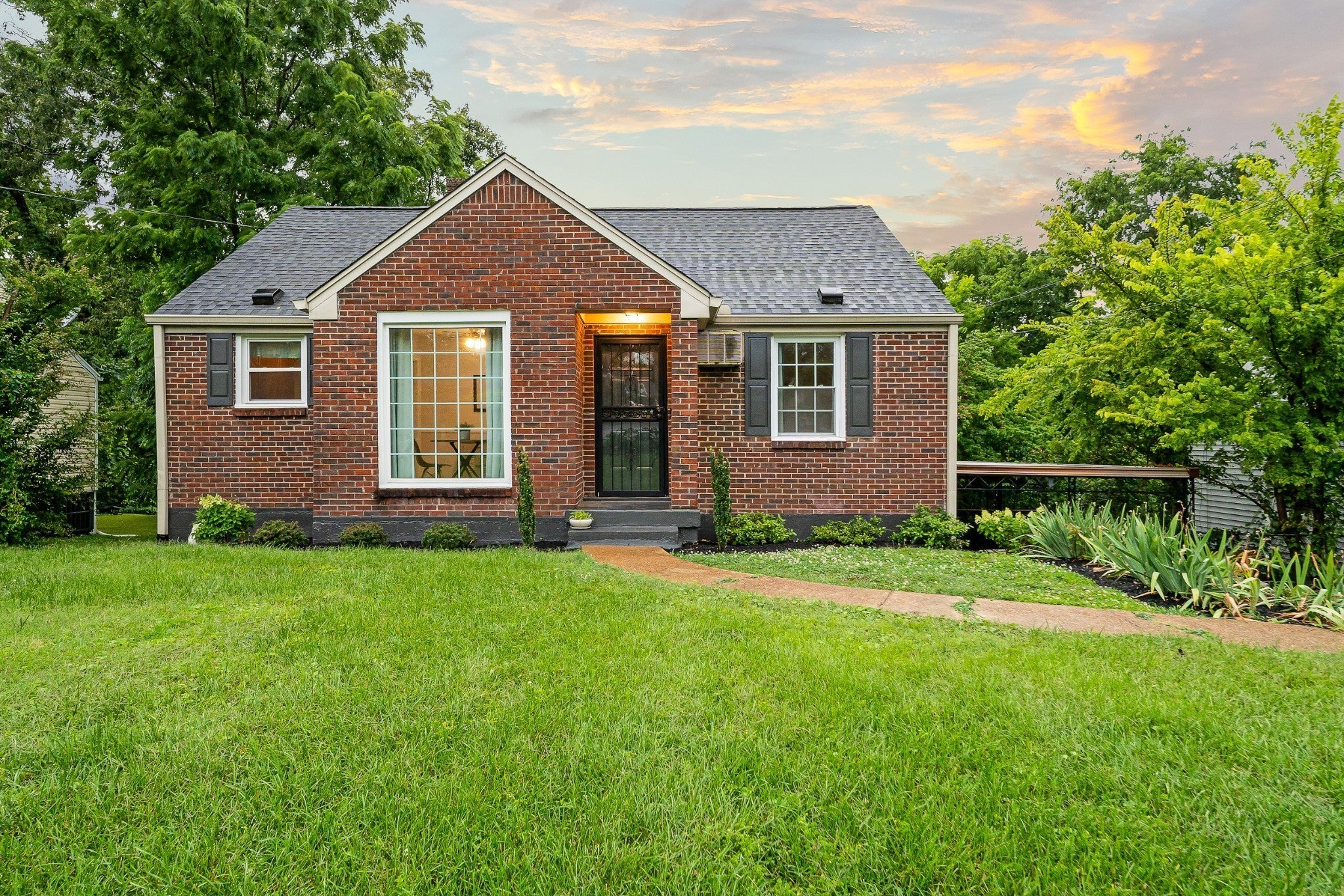 3.0-bed rental at 1219 Saturn Dr