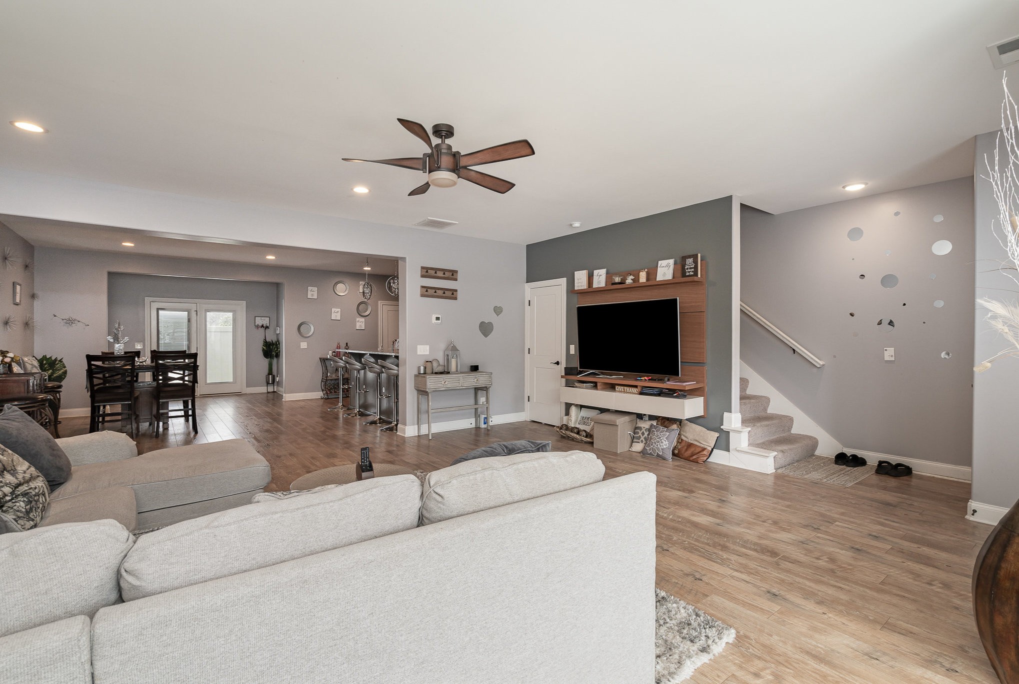 315 E Clark Blvd E