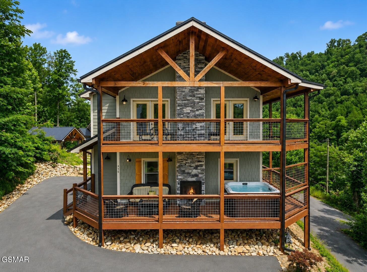 856862 Crest View Drive