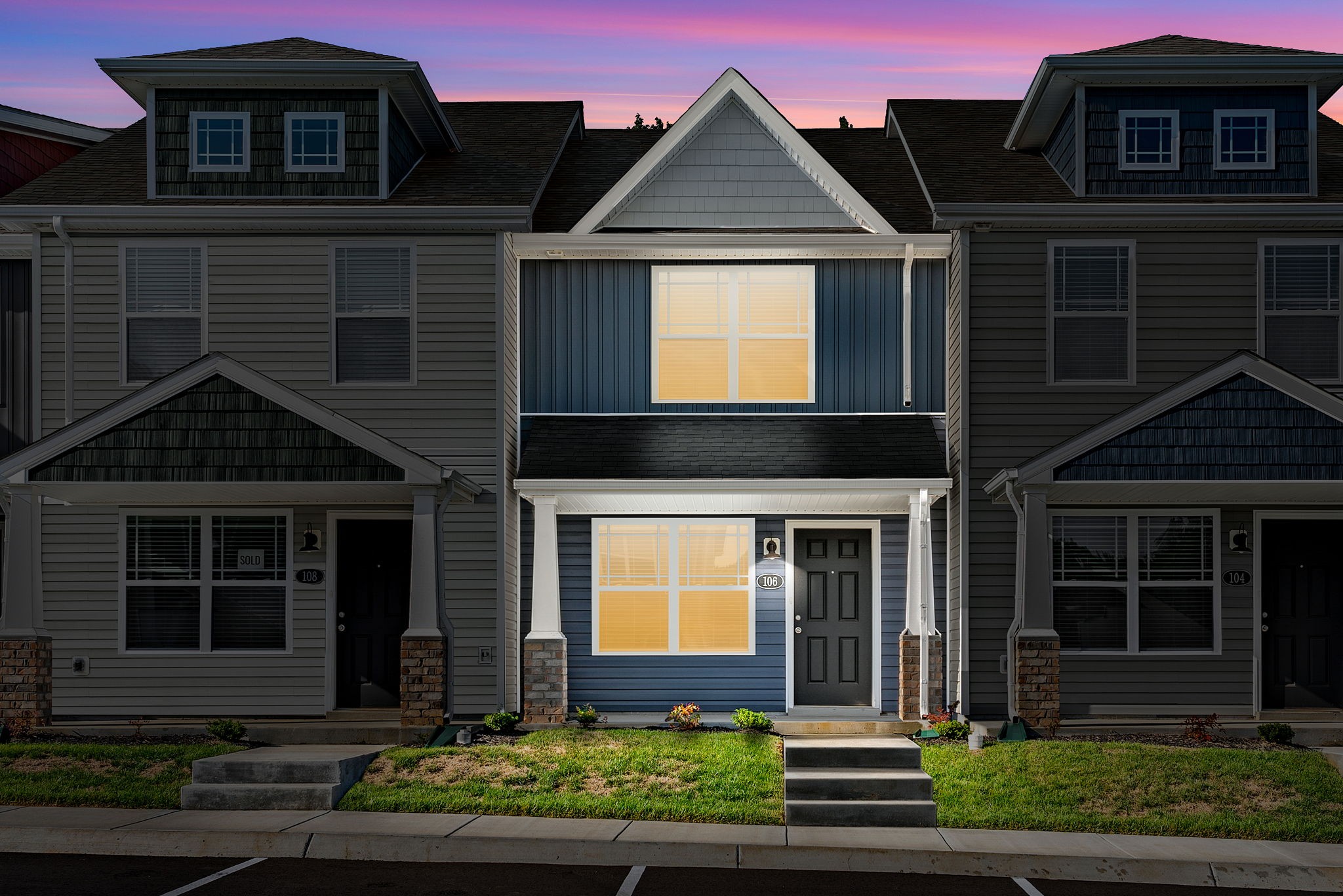 Clarksville, Tennessee 37040, United States, 2 Bedrooms Bedrooms, ,3 BathroomsBathrooms,Residential,Active,39926