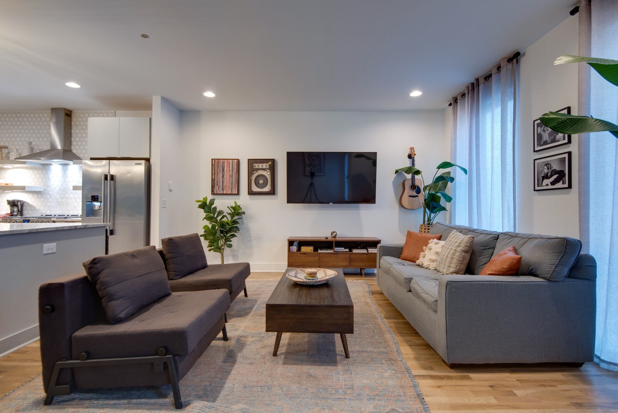 2809 Delaware Ave 202