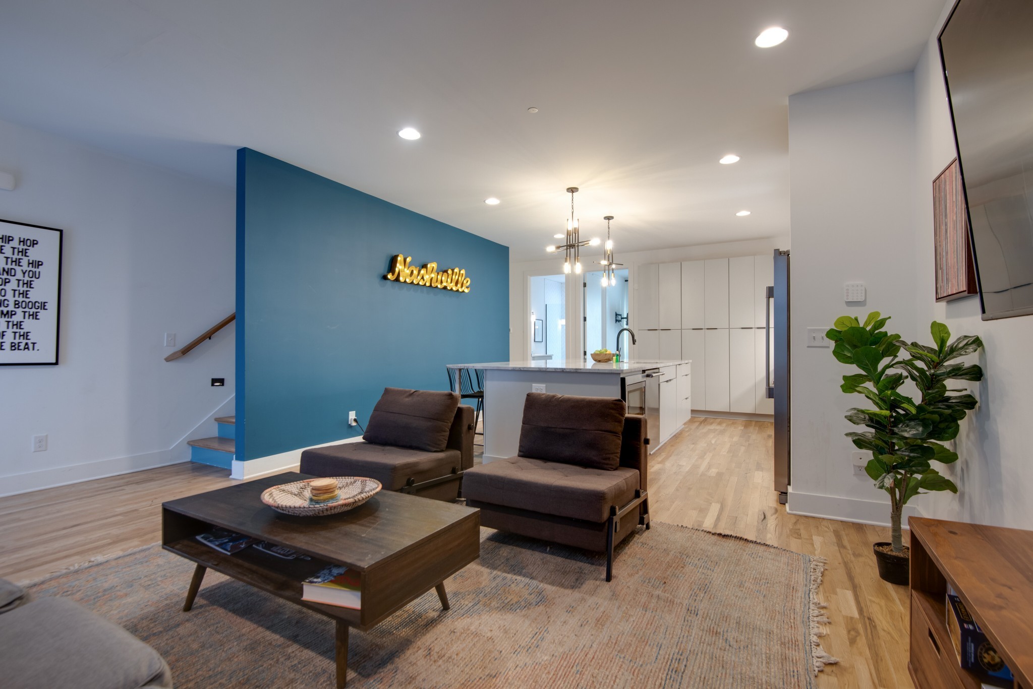 2809 Delaware Ave 202
