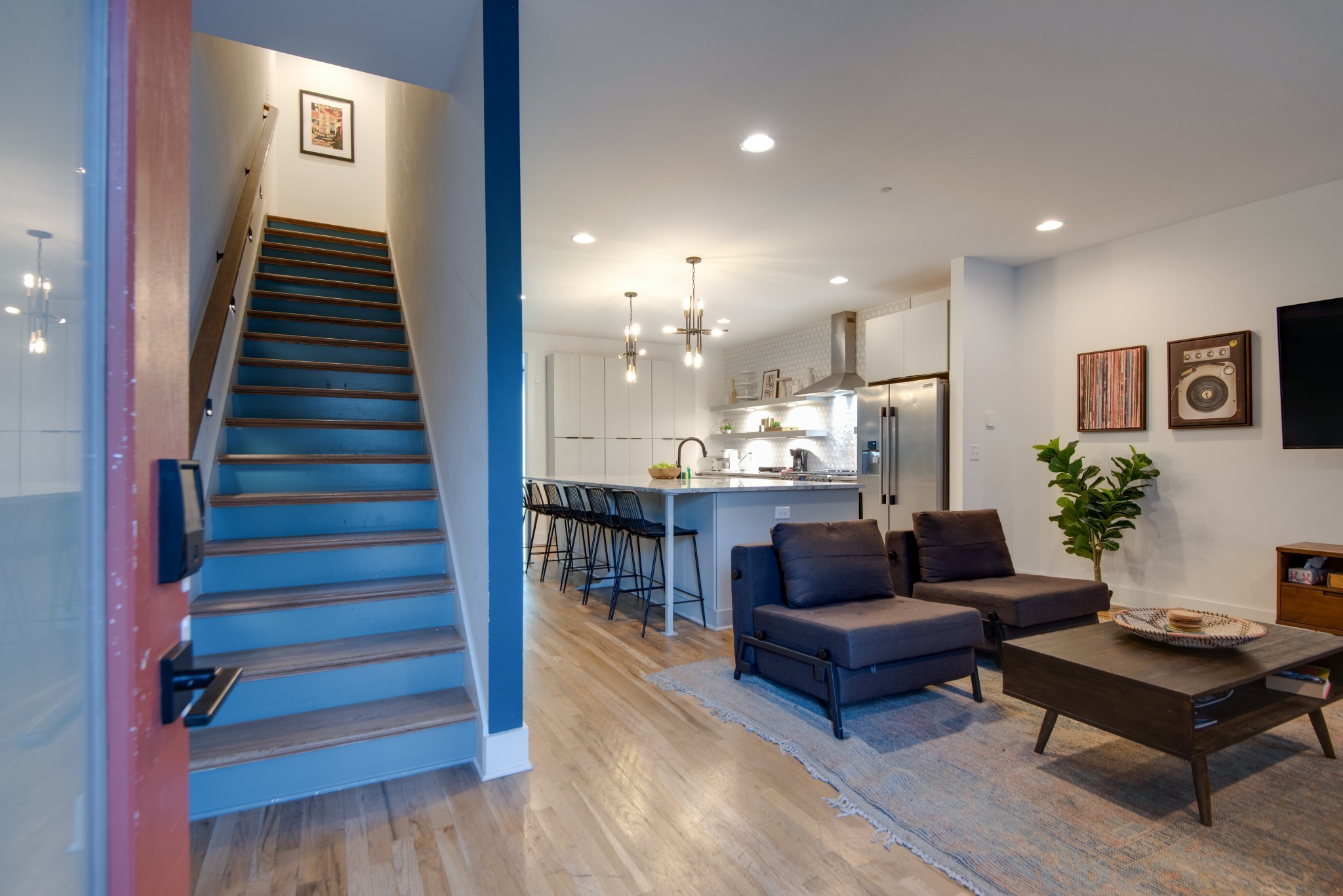 2809 Delaware Ave 202