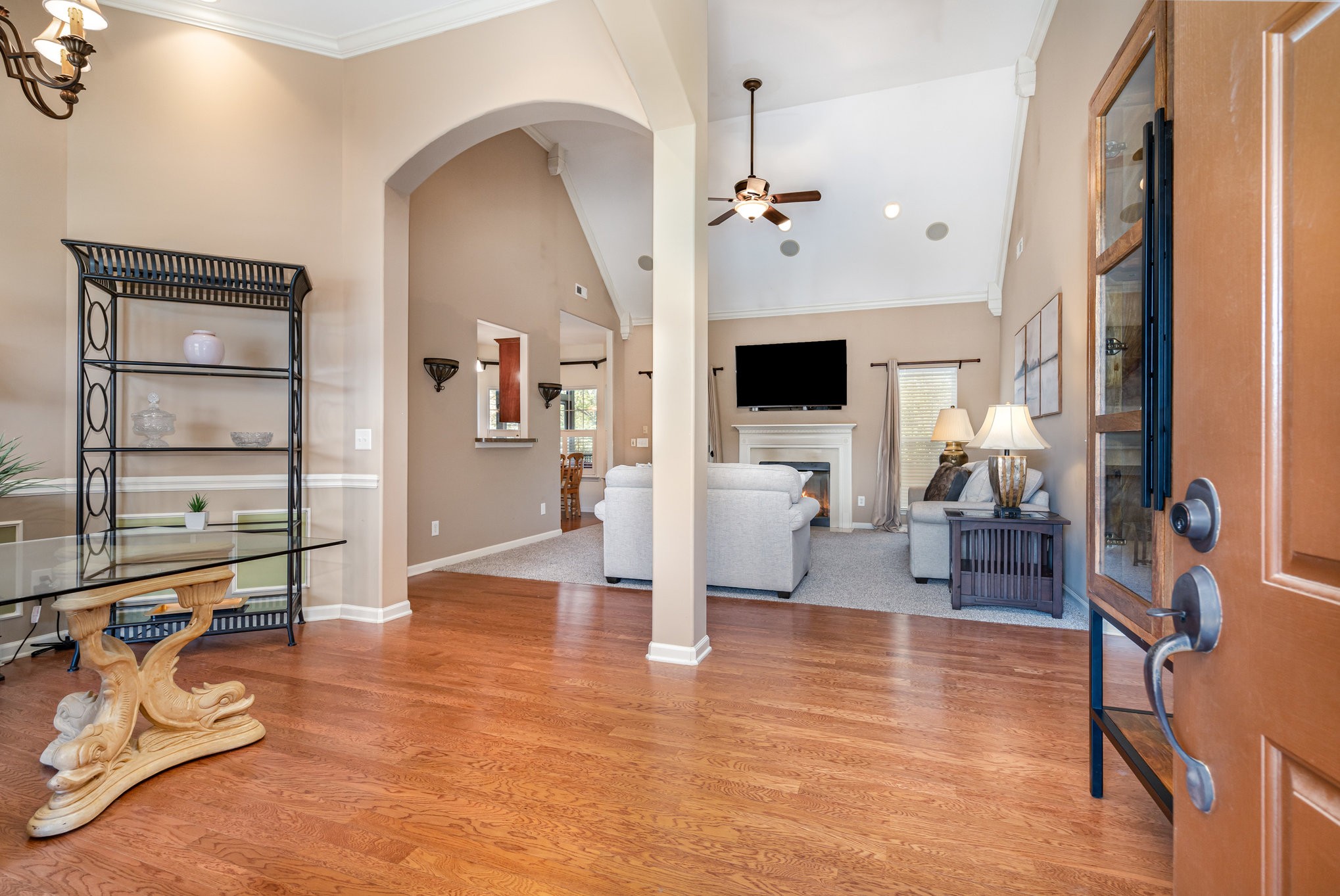 6015 Warner Ct