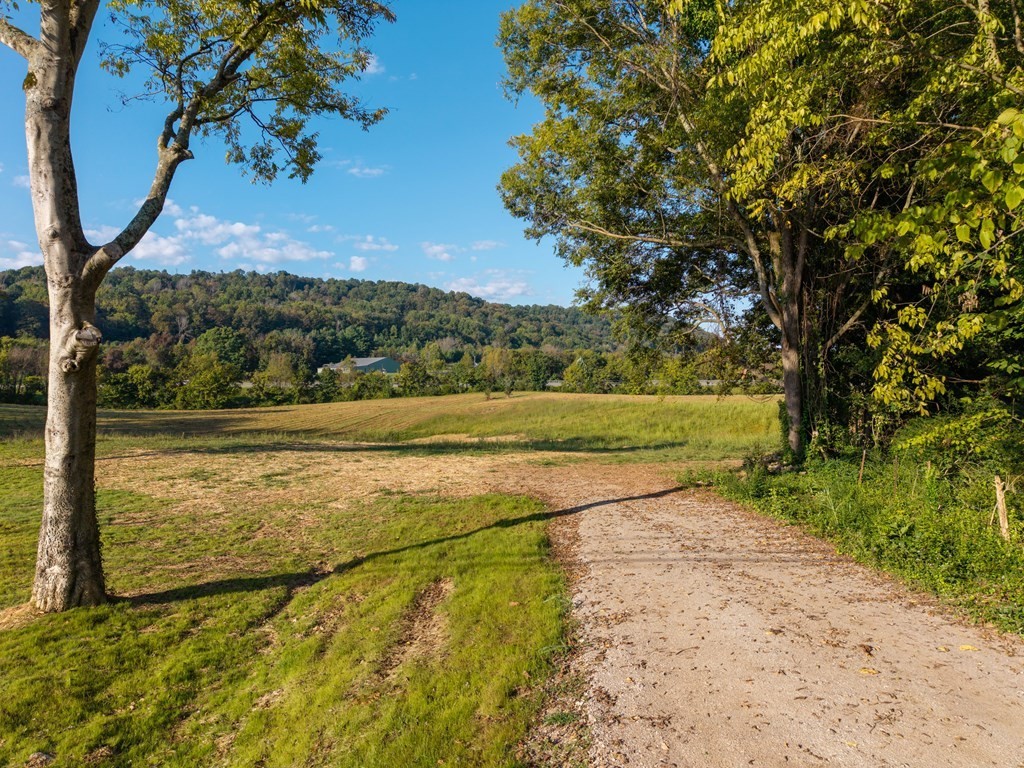 1545 Roberts Matthews Hwy