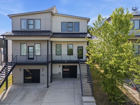 Photo of 113B Elmhurst Ave, Nashville, TN 37207 (MLS # 3213541)