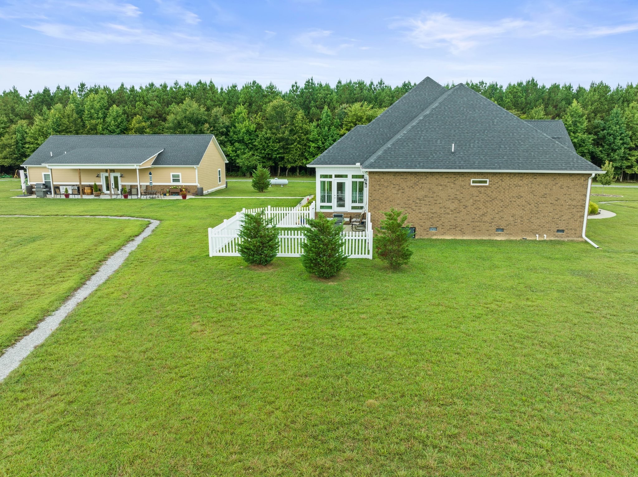 285 HANCOCK LANE