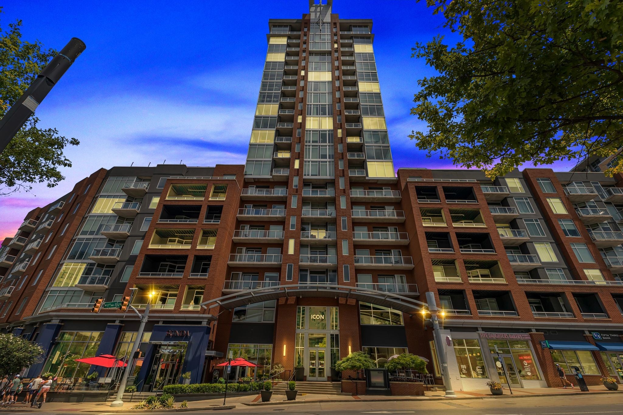 600 12th Ave S 615, Nashville TN 37203 2-bed condo, photo 2 of 49