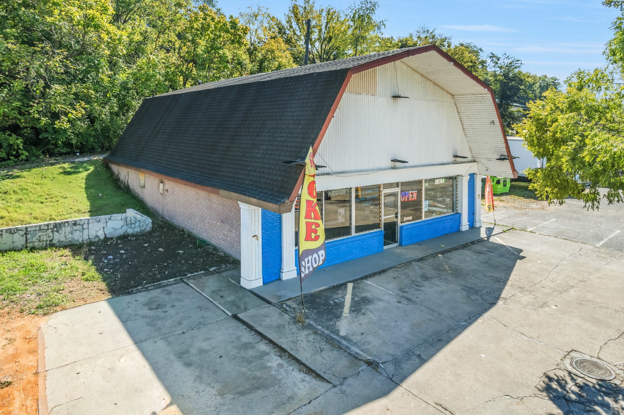 207 N Riverside Dr