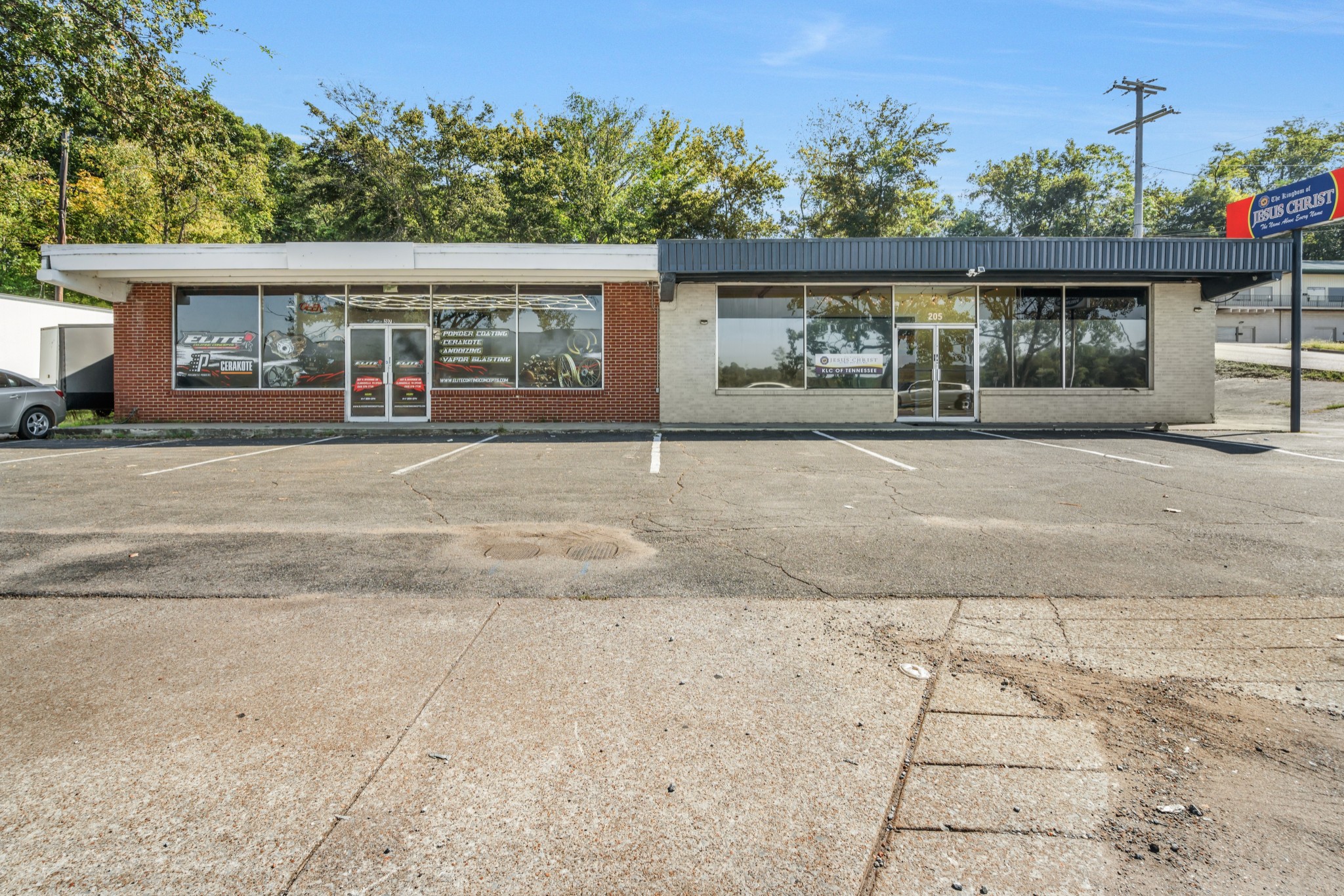 207 N Riverside Dr