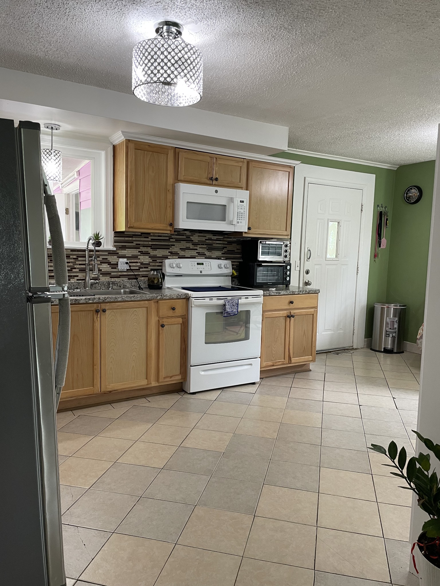 438 Tampa Dr