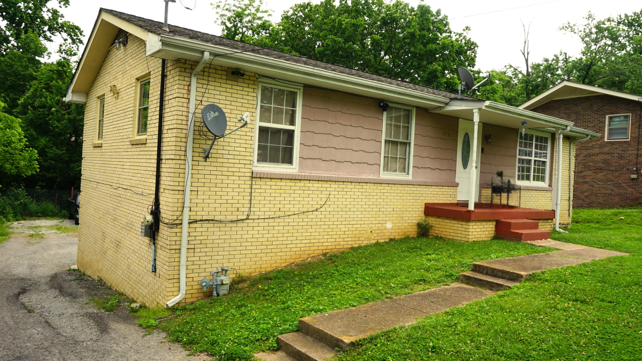 438 Tampa Dr