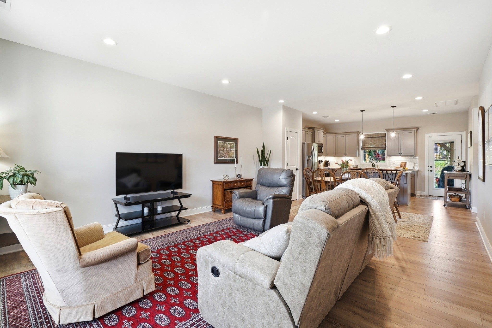 1056 Malinda Ln