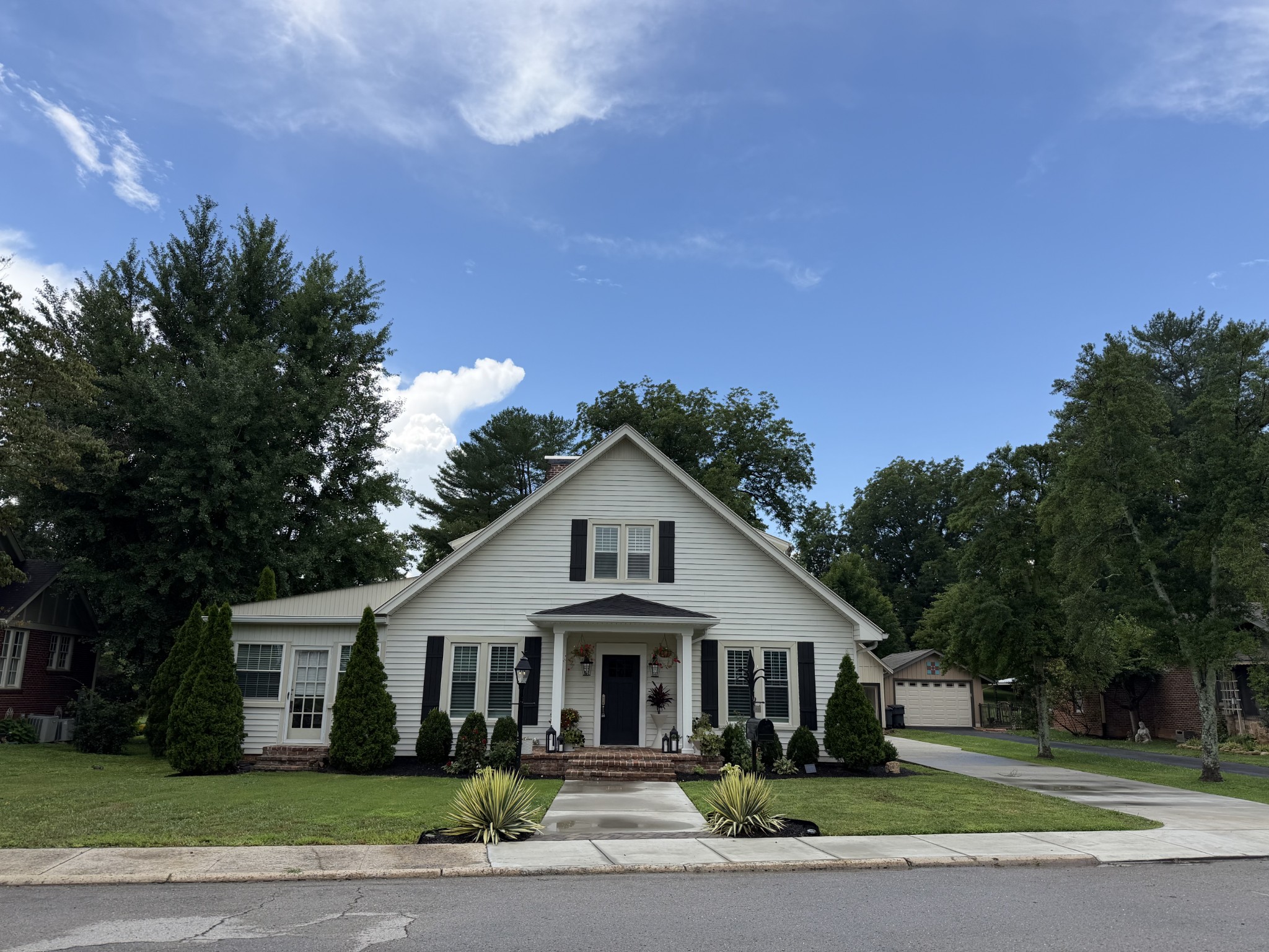 105 Ross Ave