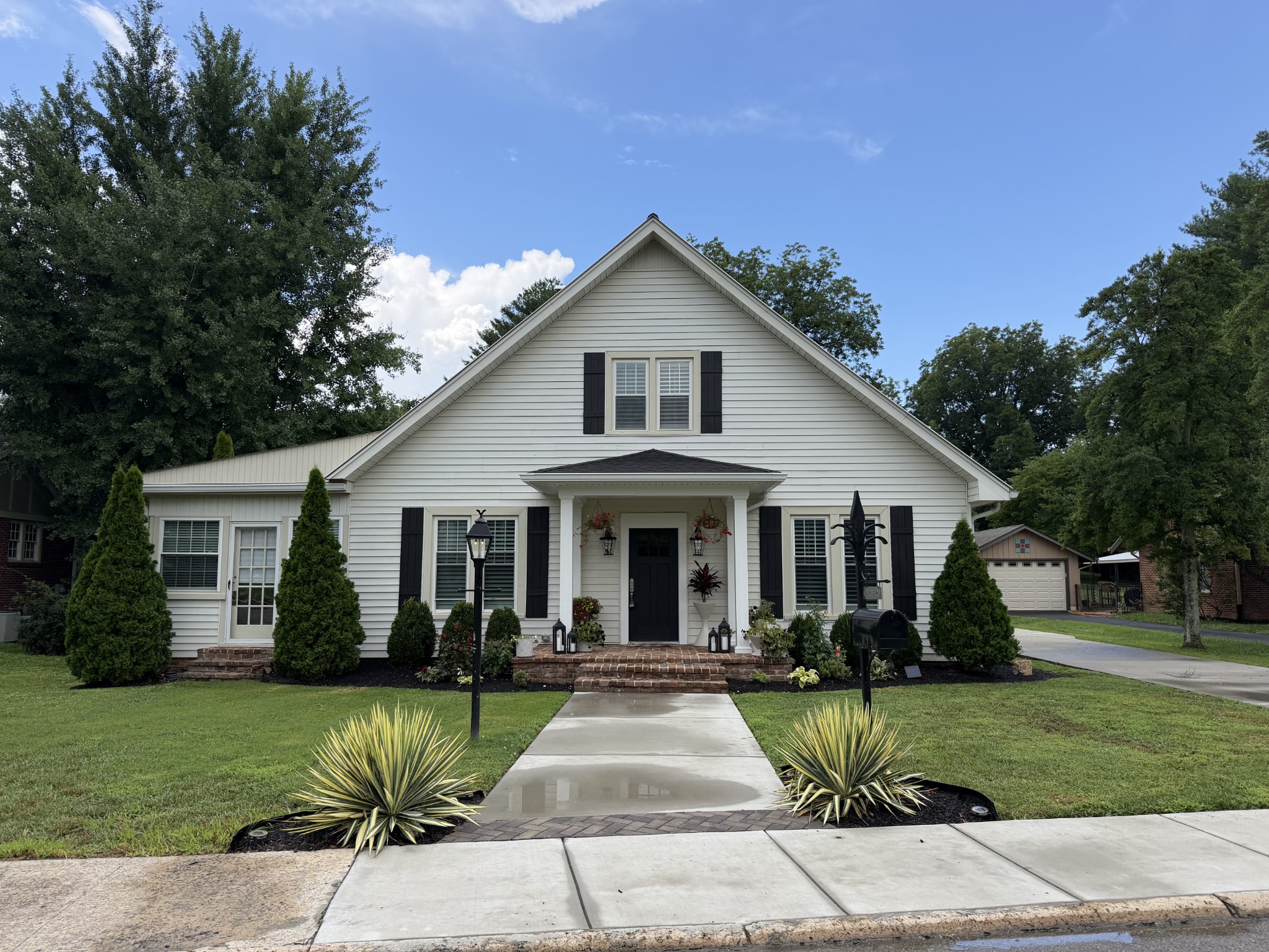105 Ross Ave