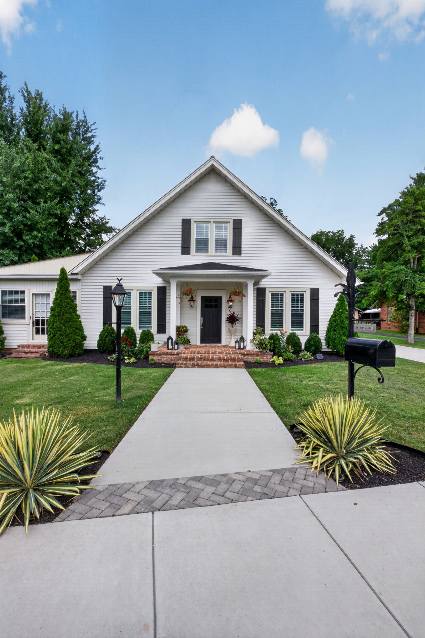 105 Ross Ave