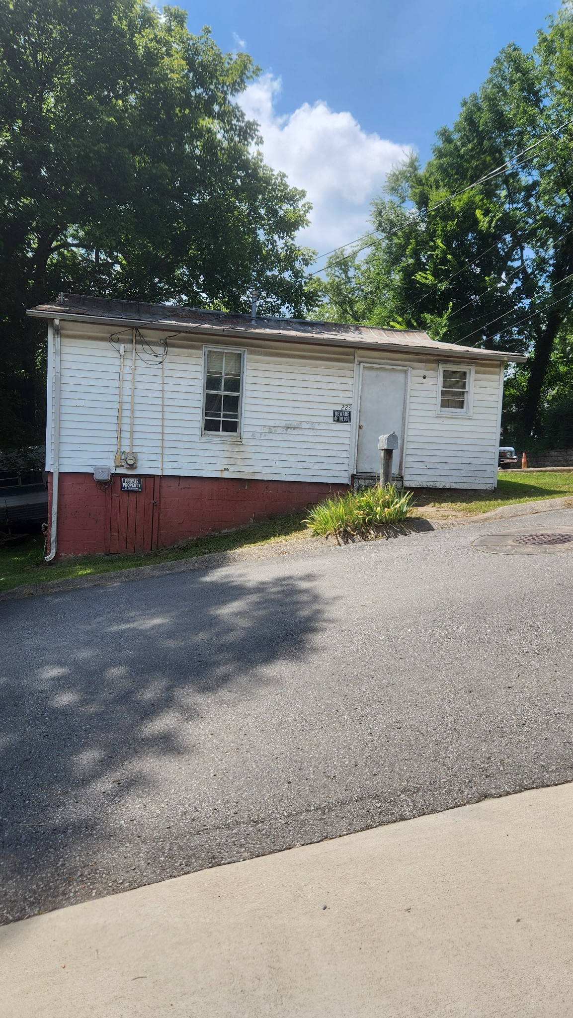 223 4th Ave E