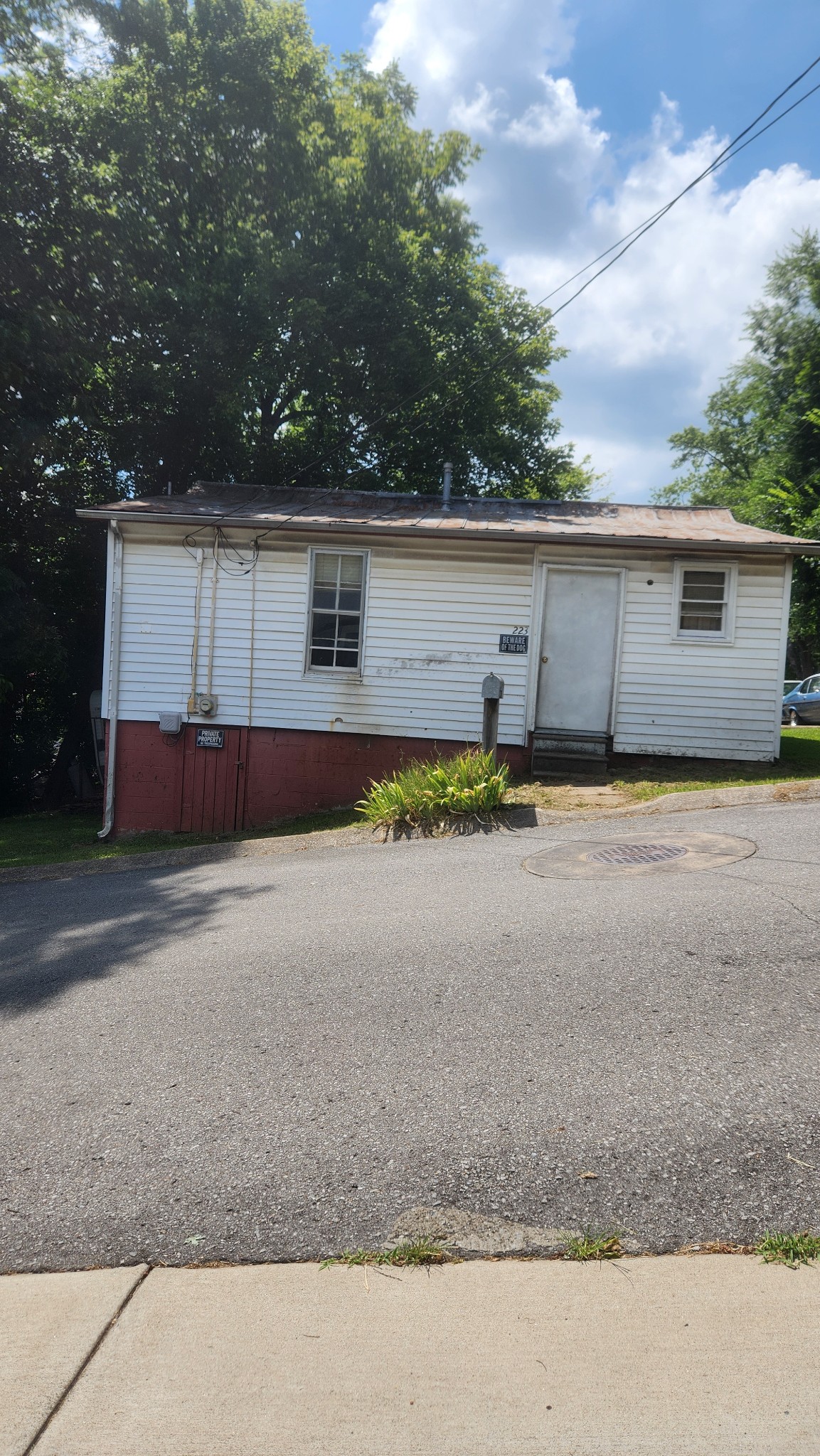 223 4th Ave E