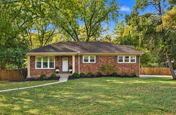 4903 MONTEREY DR, NASHVILLE, TN 37220 - Image e3fa13179d6f609bc5a5cd650f3cf4b5/3214636060