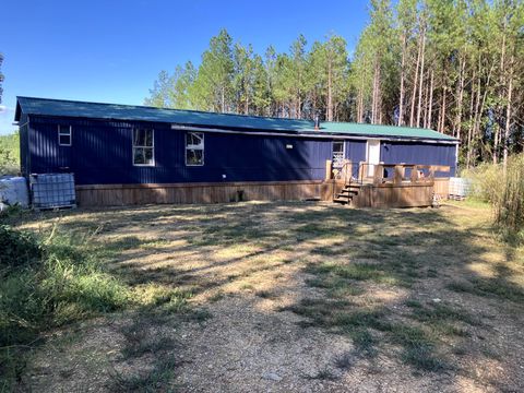 1661 Sassafras Stand Ridge Rd Linden TN 37096