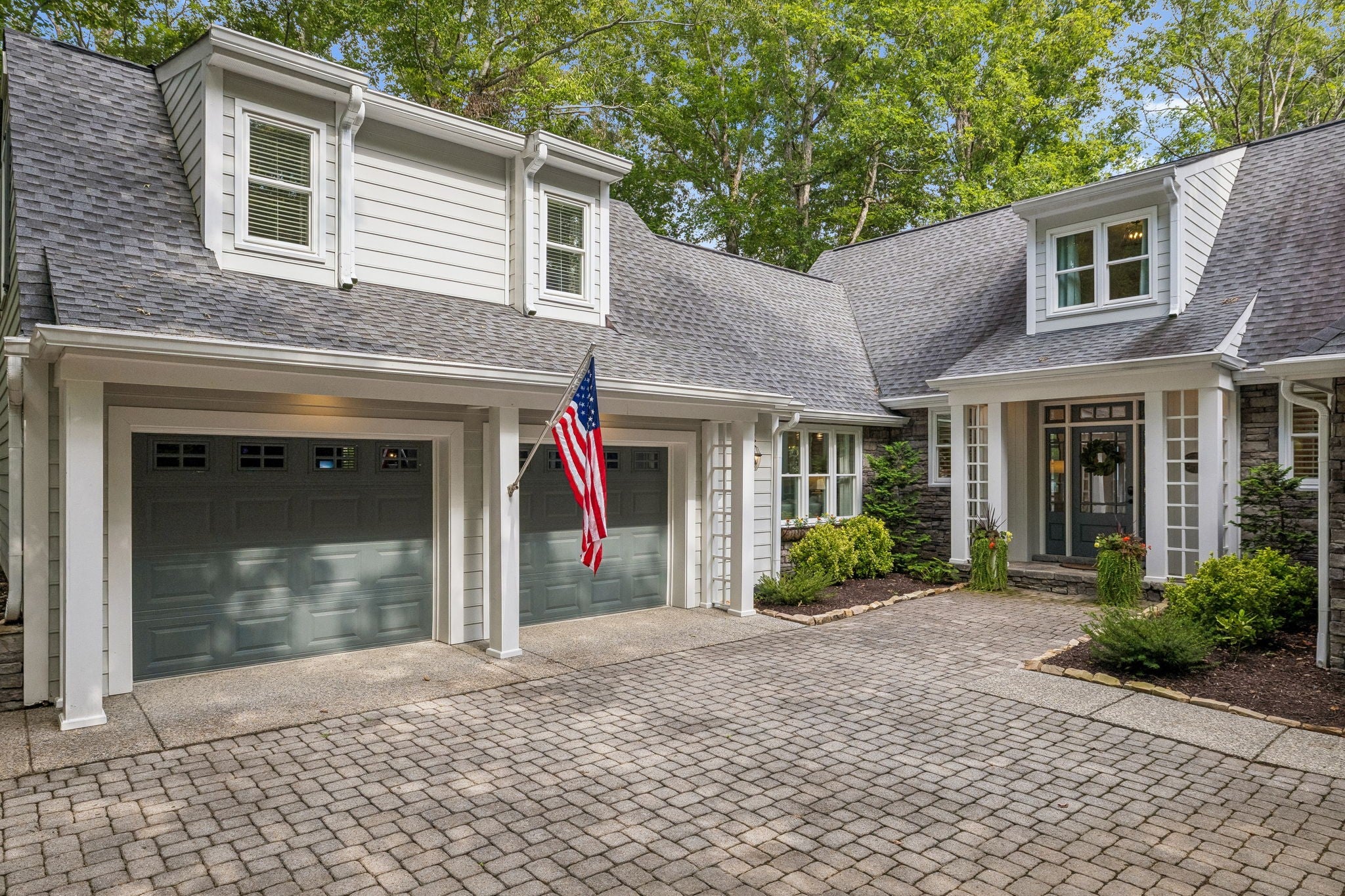 1006 Champion Hills Dr