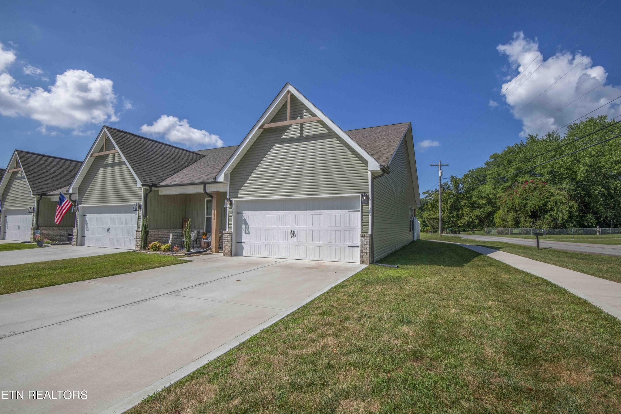 112 Elise Way