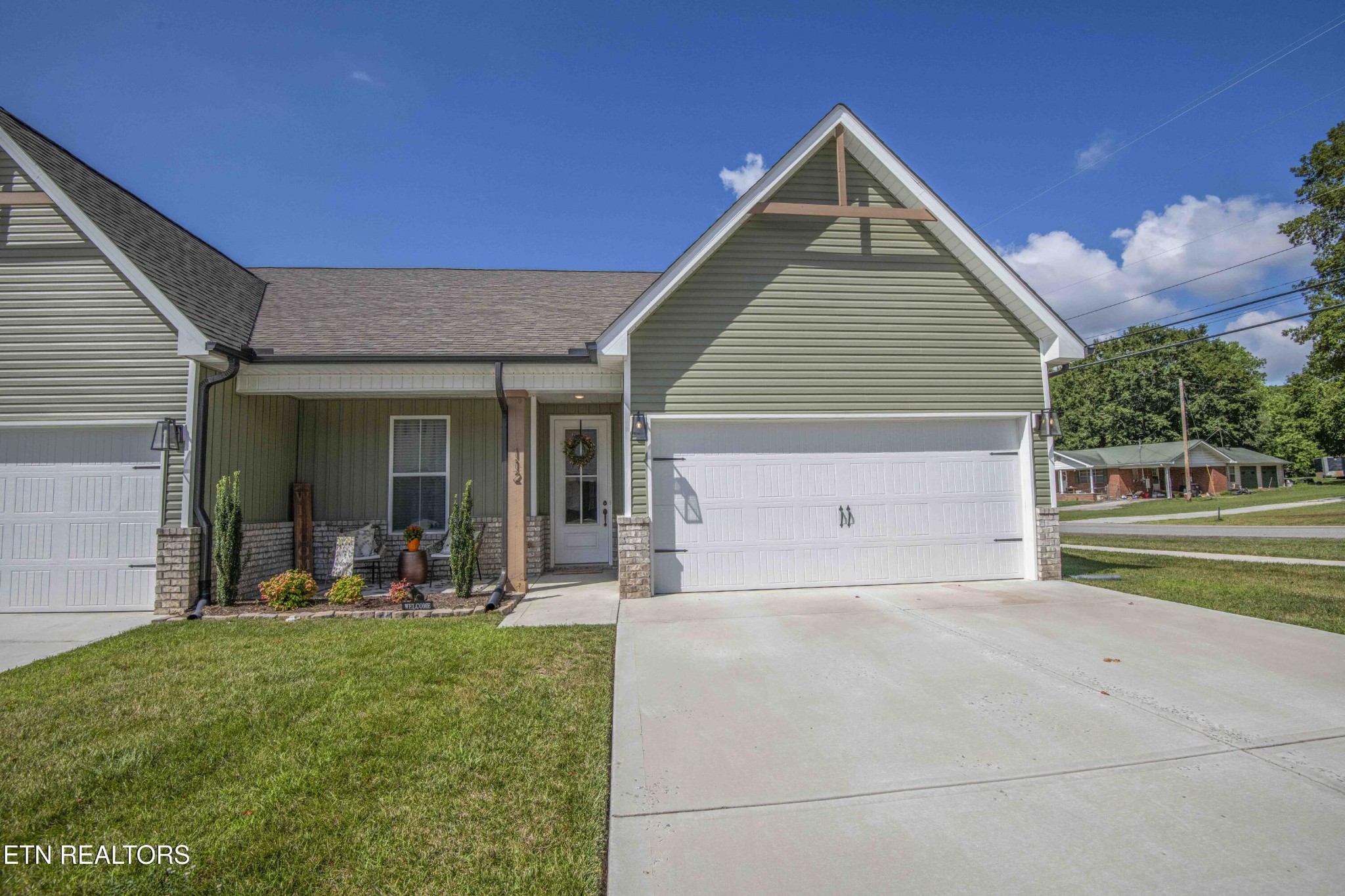 112 Elise Way