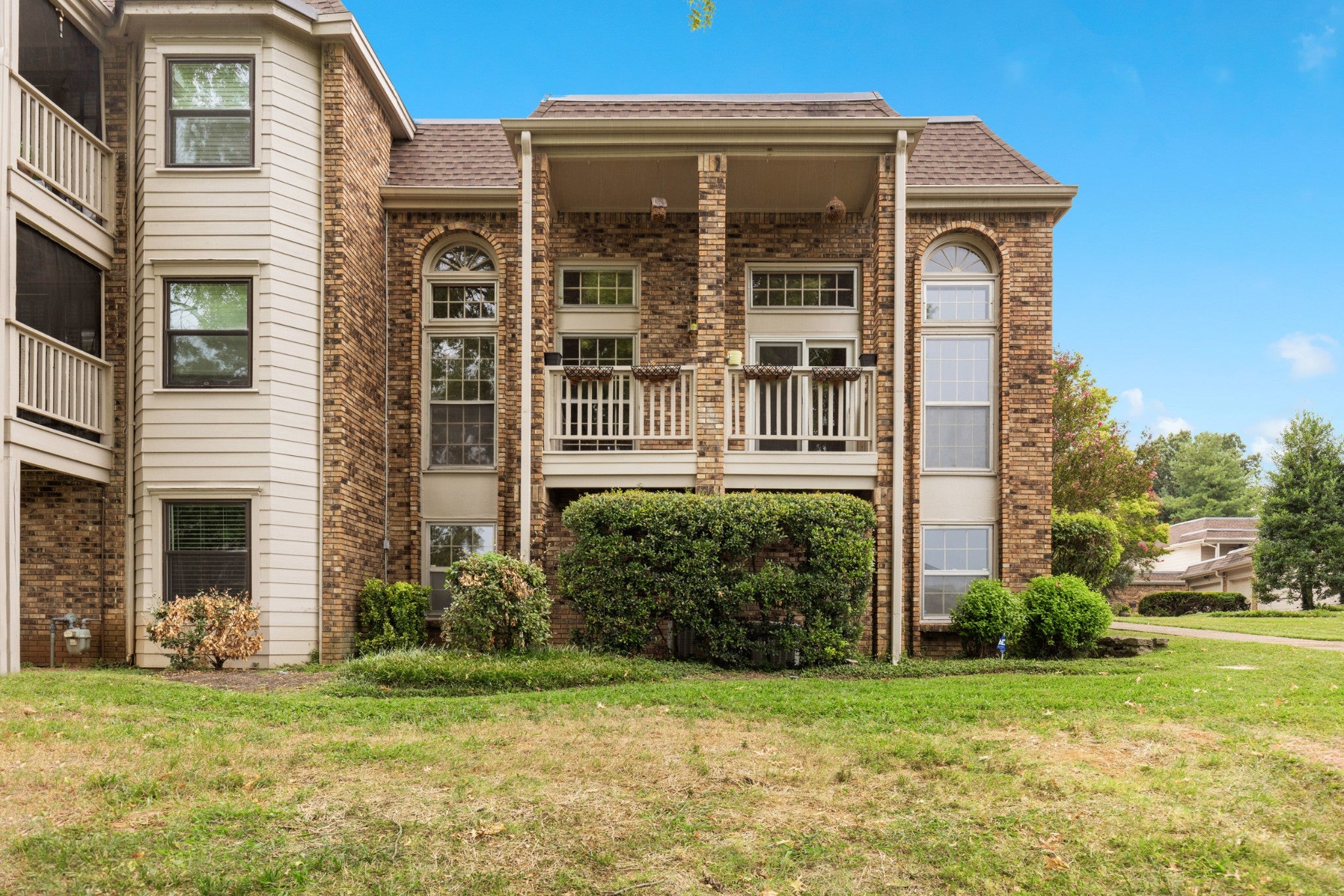 401 Bowling Ave 17, Nashville TN 37205 3-bed condo, photo 2 of 40