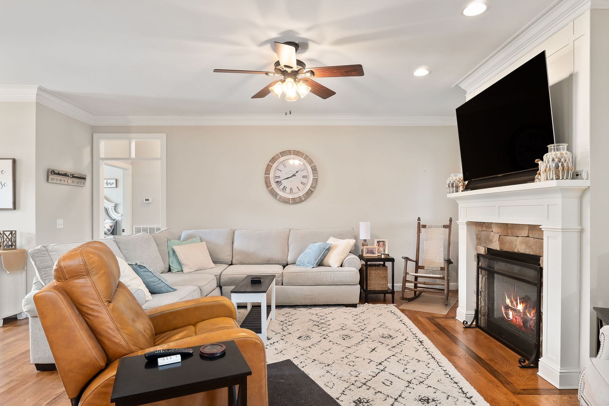 2133 Foster Cir