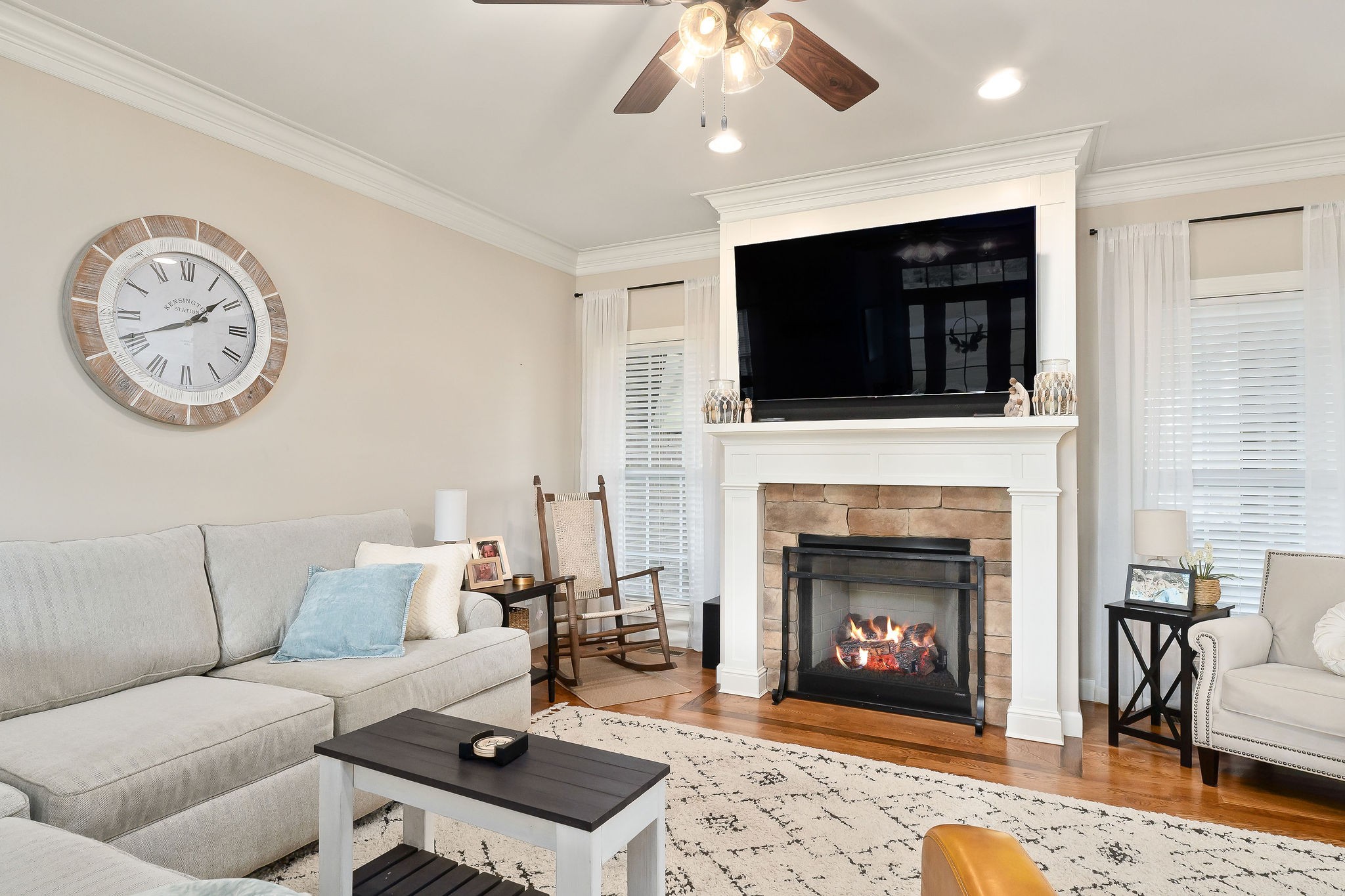 2133 Foster Cir