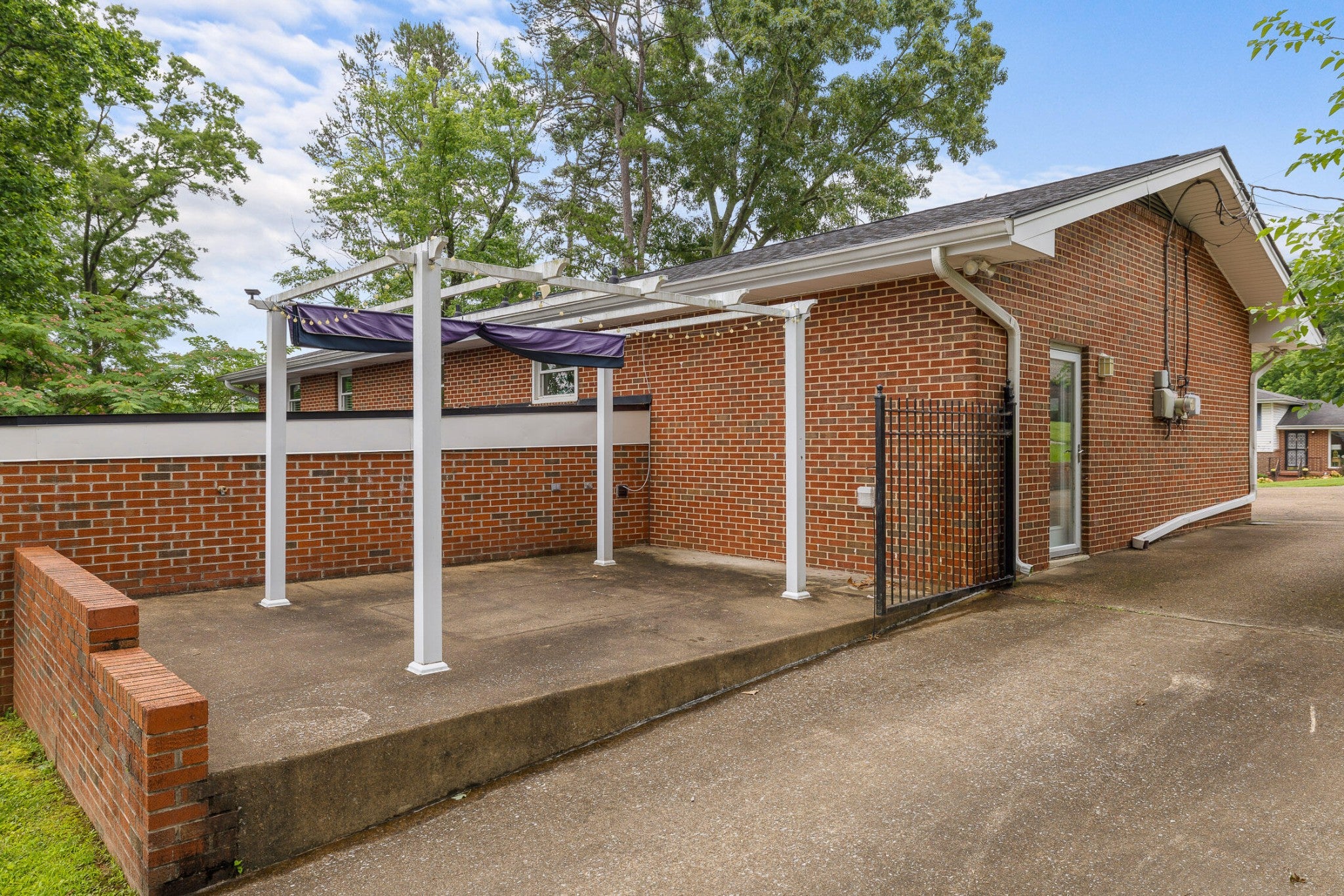 3443 Shadowlawn Drive