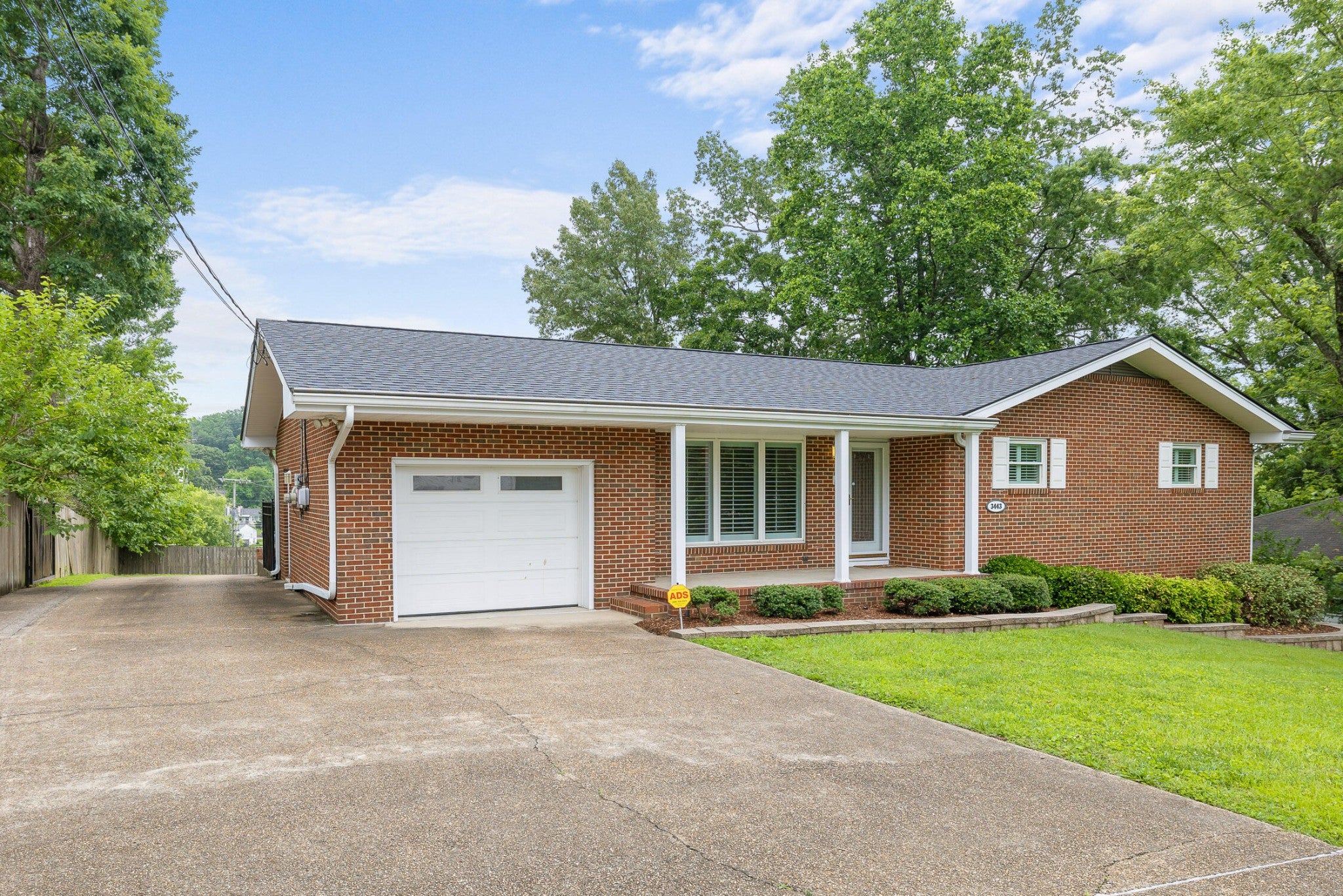 3443 Shadowlawn Drive