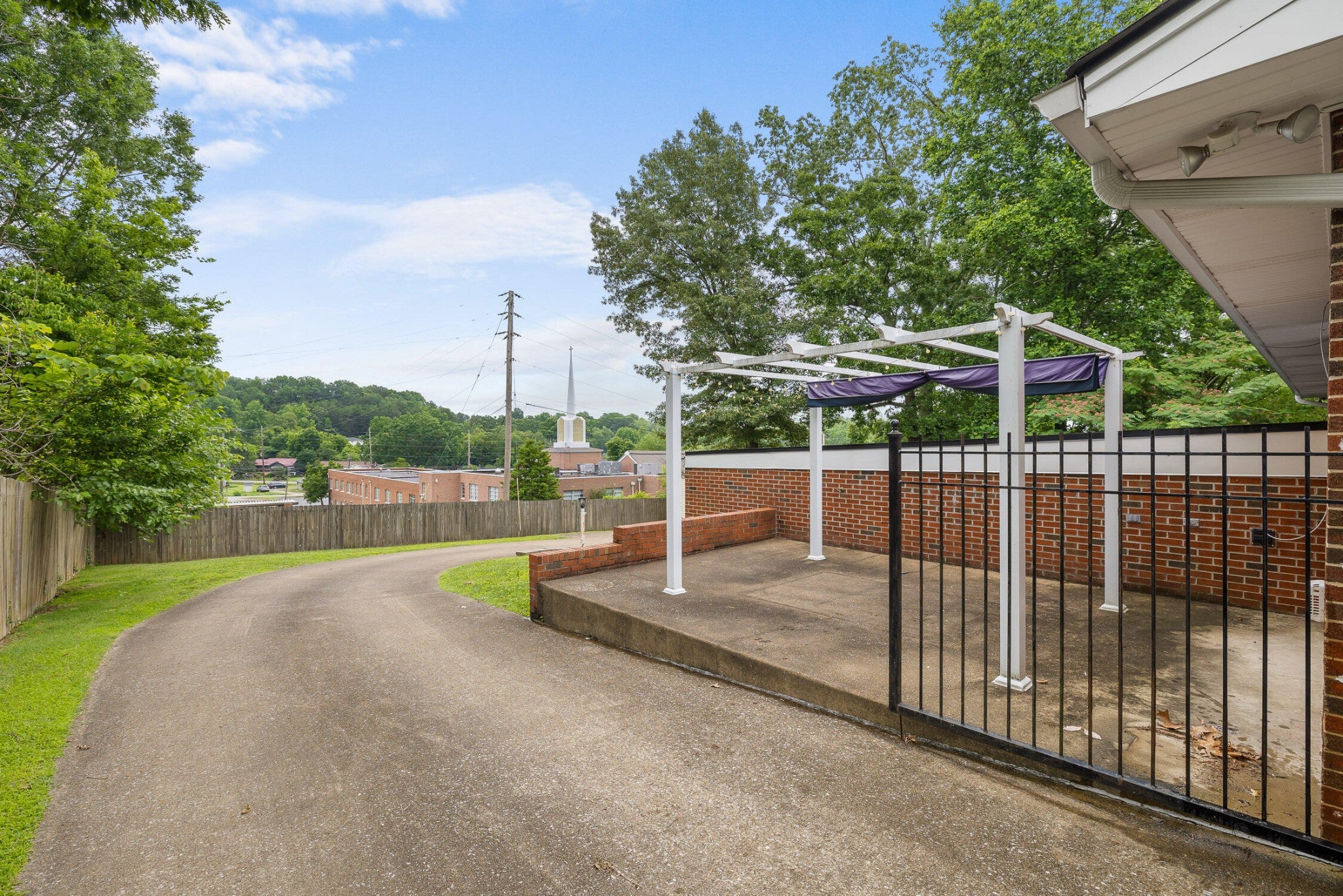 3443 Shadowlawn Drive