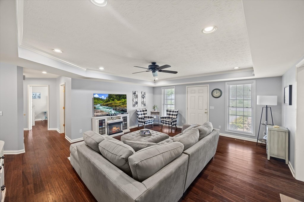 448 Hillary Ct
