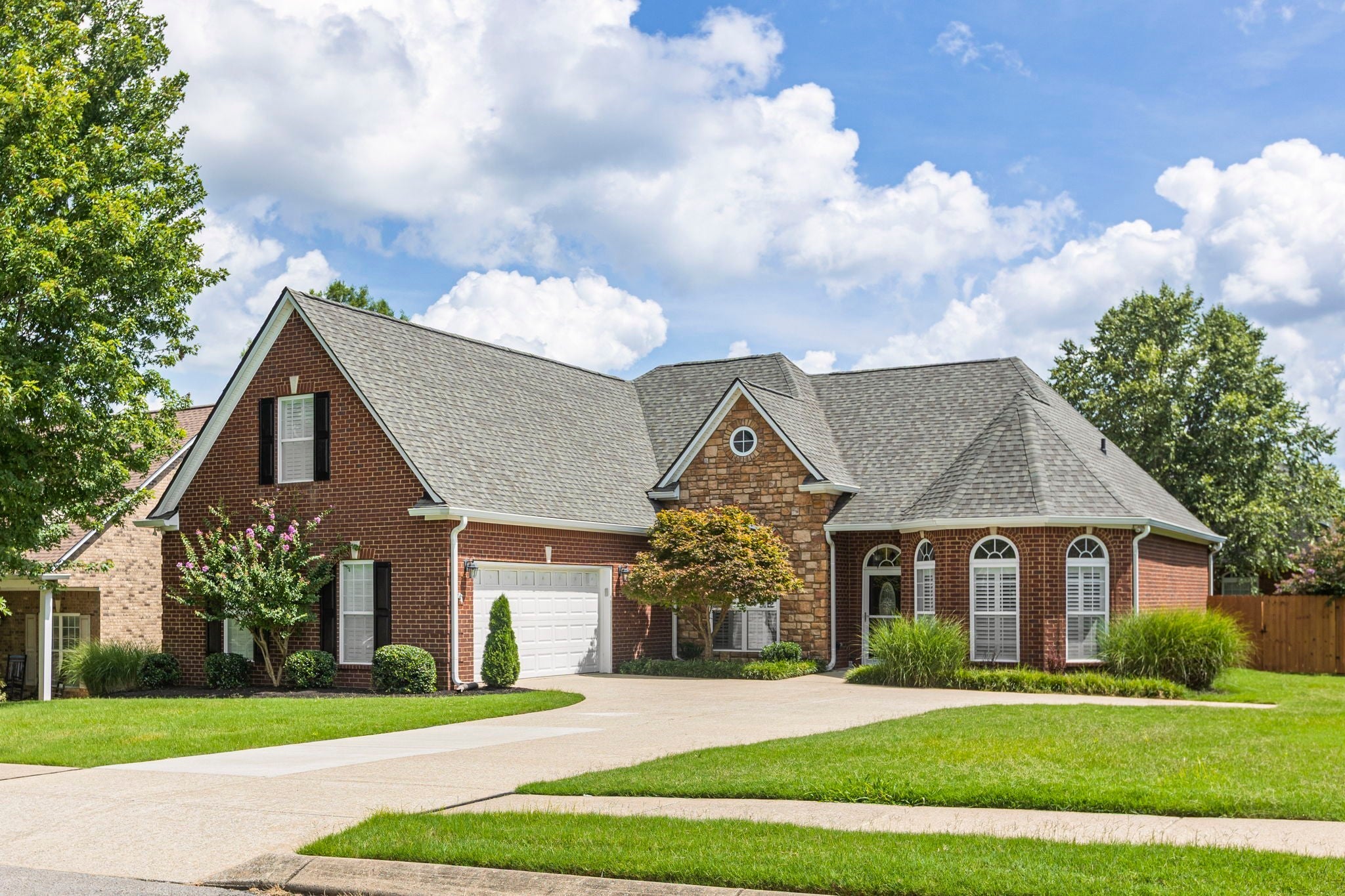 1077 Nealcrest Cir