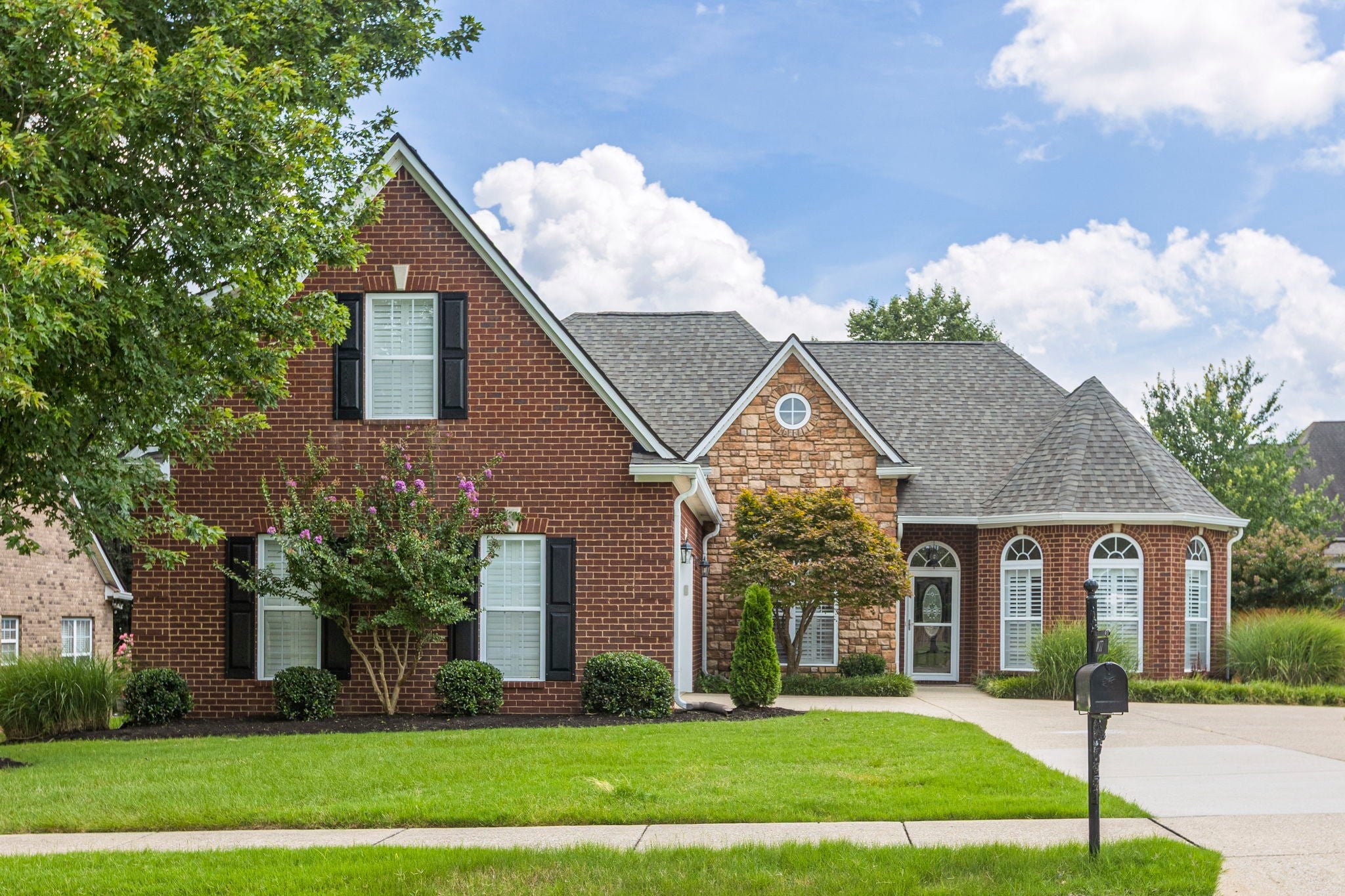 1077 Nealcrest Cir